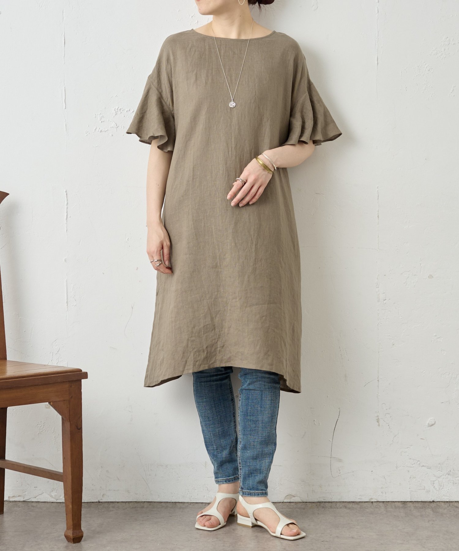 【ビアズリー/BEARDSLEY】のリネンワンピース インテリア・キッズ・メンズ・レディースファッション・服の通販 founy(ファウニー) 　ファッション　Fashion　レディースファッション　Fashion for Women　ワンピース　Dresses　スリーブ　Sleeve, Long Sleeve / Short Sleeve　フェミニン　Feminine, Girly　フレア　Flare, Flared　ポケット　Pocket, Pocket Detail　リネン　Linen, Linen Fabric　再入荷　Restock / Back in Stock　夏　Summer　旅行　Travel　カーキ|ID: prp329100004975598 ipo3291000000037298626