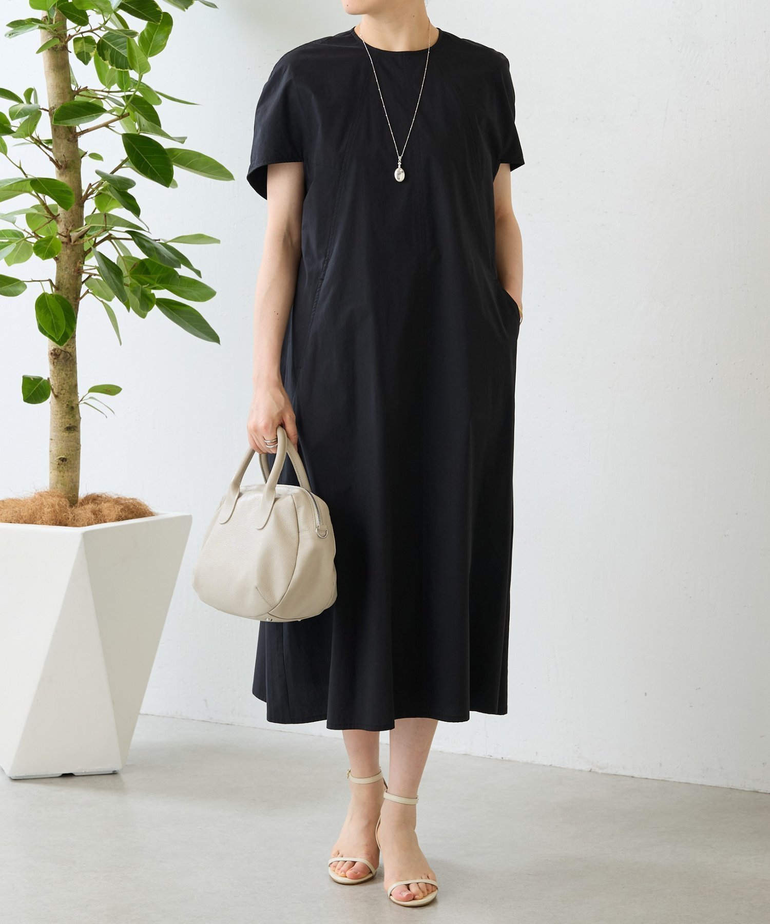 【ビアズリー/BEARDSLEY】のキャップスリーブコットンワンピ インテリア・キッズ・メンズ・レディースファッション・服の通販 founy(ファウニー) 　ファッション　Fashion　レディースファッション　Fashion for Women　ワンピース　Dresses　キャップ　Cap, Baseball Cap　シンプル　Simple, Minimal　スニーカー　Sneakers, Trainers　スリーブ　Sleeve, Long Sleeve / Short Sleeve　再入荷　Restock / Back in Stock　エレガント 上品　Elegant　ブラック|ID: prp329100004975601 ipo3291000000037298635