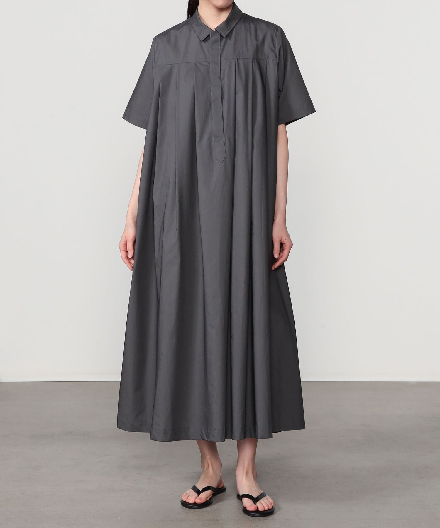 【ビショップ/Bshop】の別注 半袖シャツワンピース WOMEN インテリア・キッズ・メンズ・レディースファッション・服の通販 founy(ファウニー) 　ファッション　Fashion　レディースファッション　Fashion for Women　ワンピース　Dresses　シャツワンピース / 1枚で着映えコーデ　Shirt Dresses　テーラード　Tailored, Tailored Fit　フレア　Flare, Flared　プリーツ　Pleats, Pleated　ボックス　Boxy, Box Shape　ミリタリー　Military, Army Style　リアル　Real, Realistic　ロング　Long, Long-Length　ワーク　Workwear, Utility Style　別注　Limited Edition, Custom Order　半袖　Short Sleeve, Half Sleeve　CHARCOAL|ID: prp329100004975638 ipo3291000000037298771