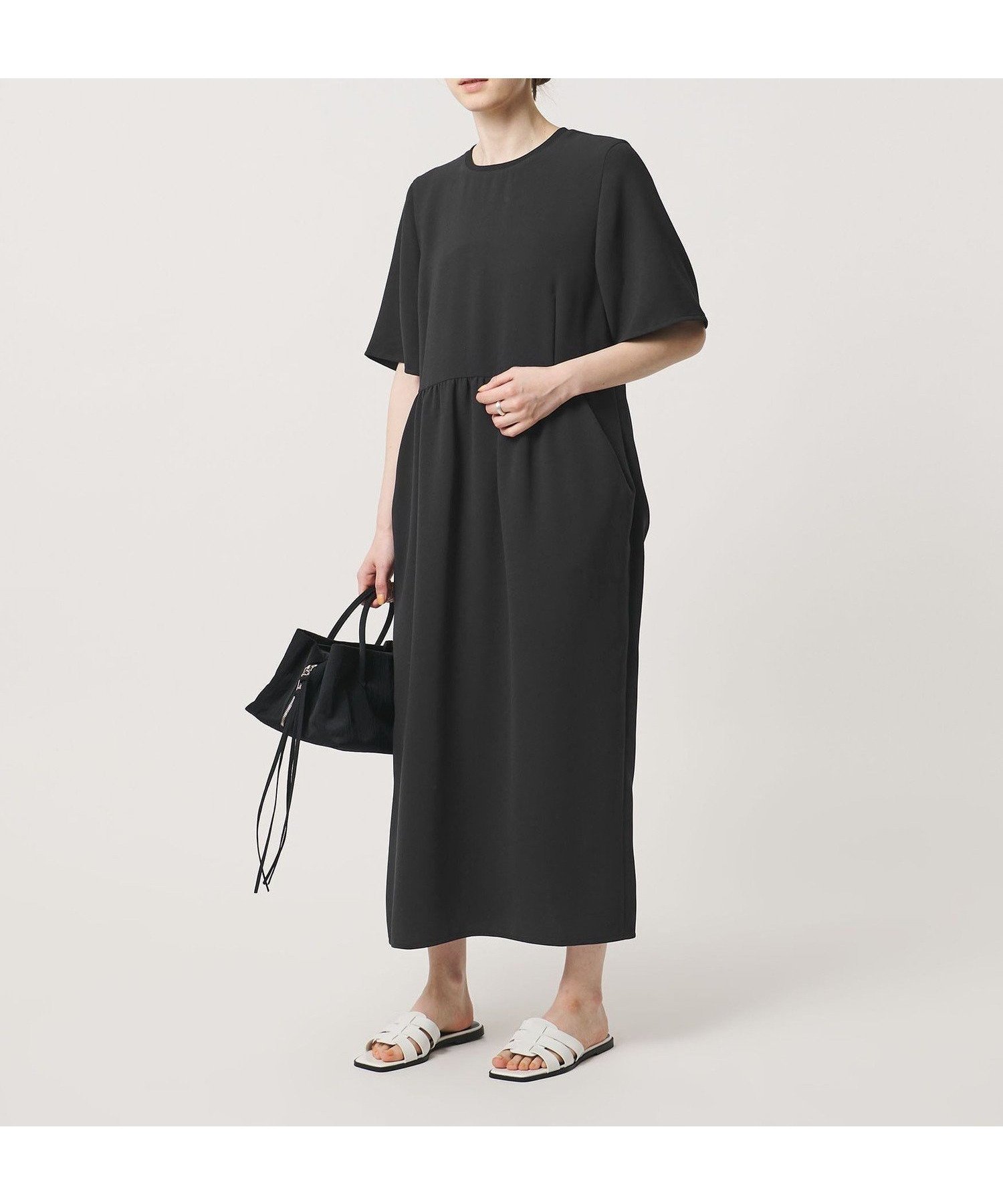 【ユナイテッドアローズ/UNITED ARROWS】のCOMFY ショートスリーブ ワンピース -防汚 UVカット ウォッシャブル- インテリア・キッズ・メンズ・レディースファッション・服の通販 founy(ファウニー) 　ファッション　Fashion　レディースファッション　Fashion for Women　ワンピース　Dresses　ウォッシャブル　Machine Washable　サンダル　Sandals, Summer Shoes　シューズ　Shoes, Footwear　ショート　Short, Short Length　ジャケット　Jacket, Outerwear　ストレート　Straight, Straight Cut　スポーツ　Sports, Activewear　スポーティ　Sporty, Casual Athletic　スリーブ　Sleeve, Long Sleeve / Short Sleeve　人気　Popular, Best Seller　ファブリック　Fabric, Textile　ベスト　Vest, Waistcoat　ベーシック　Basic, Essential　別注　Limited Edition, Custom Order　半袖　Short Sleeve, Half Sleeve　ビジネス 仕事 通勤　Business / Work / Commuting　DK.GRAY|ID: prp329100004975661 ipo3291000000037298867