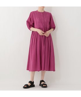 【アフタヌーンティー リビング/Afternoon Tea LIVING】のインド綿ランダムサッカー刺繍ワンピース 大人の最旬トレンドファッション＆コーディネート founy(ファウニー) ファッション Fashion レディースファッション Fashion for Women ワンピース Dresses インド Indian Textile ギャザー Gathered, Ruffled サッカー Seersucker, Summer Fabric ネップ Nepp, Slub Yarn ポケット Pocket, Pocket Detail ランダム Random, Irregular エレガント 上品 Elegant |ID:prp329100004975777