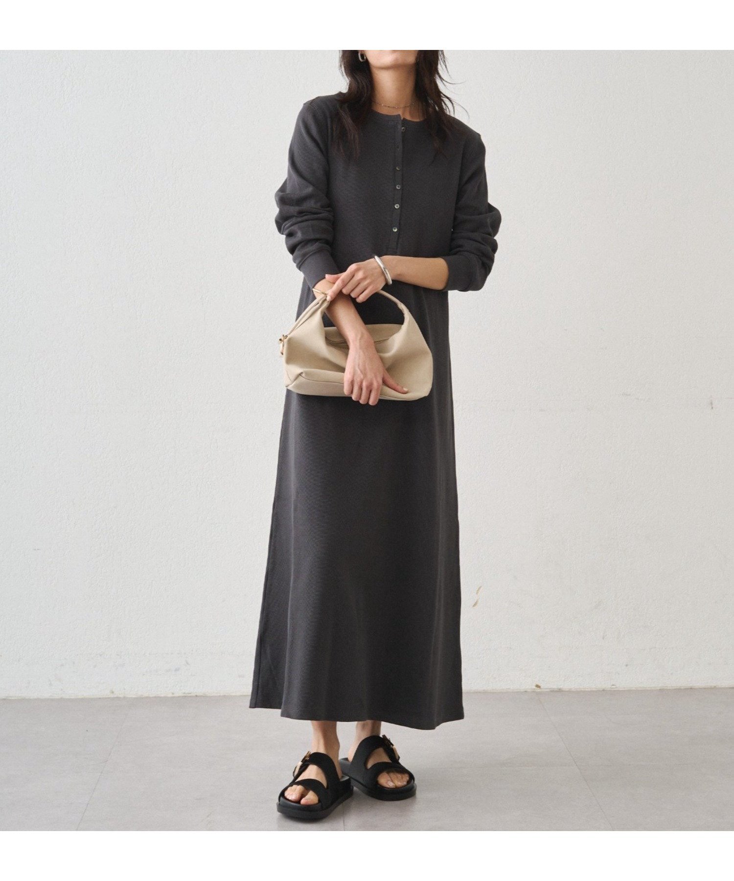 【パルグループ/PAL GROUP】の【Loungedress】カットヘンリーワンピース インテリア・キッズ・メンズ・レディースファッション・服の通販 founy(ファウニー) 　ファッション　Fashion　レディースファッション　Fashion for Women　ワンピース　Dresses　フォーマル・パーティードレス・結婚式用ドレス　Elegant & Casual Dresses　アクセサリー　Fashion Accessories　カットソー　Cut and Sewn Top　カーディガン　Cardigan, Knitwear　コンパクト　Compact, Small Size　サンダル　Sandals, Summer Shoes　シンプル　Simple, Minimal　ジャケット　Jacket, Outerwear　スニーカー　Sneakers, Trainers　帽子　Hat, Headwear　リラックス　Relax, Relaxed Fit　再入荷　Restock / Back in Stock　旅行　Travel　チャコールグレー|ID: prp329100004975787 ipo3291000000037299370