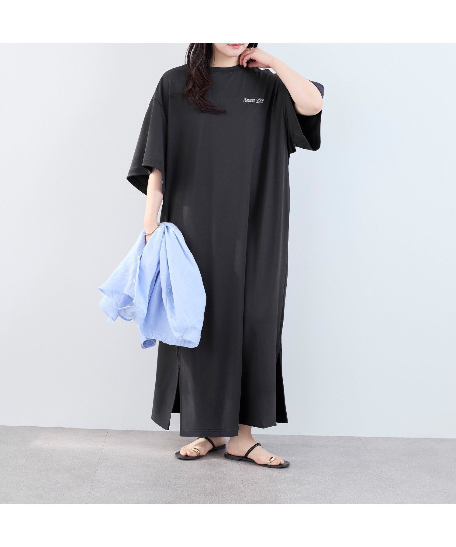 【マイカ ディール/MICA & DEAL】の【AMERICANA】別注-接触冷感 サイドスリットワンピース インテリア・キッズ・メンズ・レディースファッション・服の通販 founy(ファウニー) 　ファッション　Fashion　レディースファッション　Fashion for Women　ワンピース　Dresses　キャップ　Cap, Baseball Cap　コレクション　Collection, Seasonal Line　サンダル　Sandals, Summer Shoes　シンプル　Simple, Minimal　デニム　Denim, Jeans Material　トレンド　Trend, Trending Now　フラット　Flat, Flat Shoes　フロント　Front, Front Design　ポケット　Pocket, Pocket Detail　別注　Limited Edition, Custom Order　リラックス　Relax, Relaxed Fit　おすすめ　Recommended / Our Picks　SUMIKURO|ID: prp329100004976150 ipo3291000000037300766