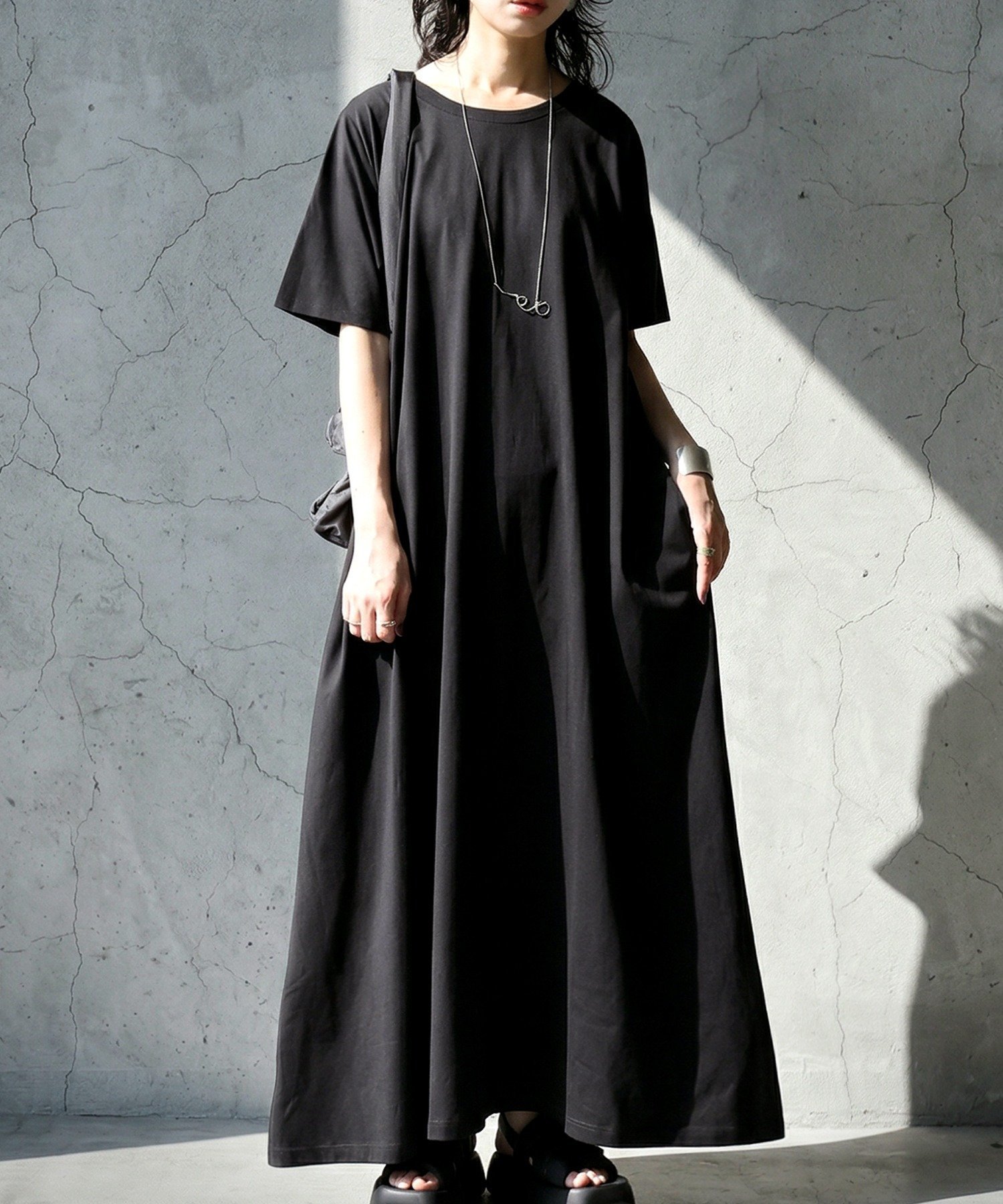 【アンティカ/antiqua】のantiqua 汗染み防止 Aライン ワンピース レディース NA-00534 インテリア・キッズ・メンズ・レディースファッション・服の通販 founy(ファウニー) 　ファッション　Fashion　レディースファッション　Fashion for Women　ワンピース　Dresses　春　Spring　秋　Autumn　吸水　Absorbent, Quick-Dry　シンプル　Simple, Minimal　バランス　Balance, Style Balance　フォルム　Silhouette, Form　フレア　Flare, Flared　半袖　Short Sleeve, Half Sleeve　無地　Plain, Solid Color　リラックス　Relax, Relaxed Fit　ロング　Long, Long-Length　ワイド　Wide, Wide Fit　ワーク　Workwear, Utility Style　夏　Summer　旅行　Travel　エレガント 上品　Elegant　05 ブラック|ID: prp329100004976227 ipo3291000000037301072