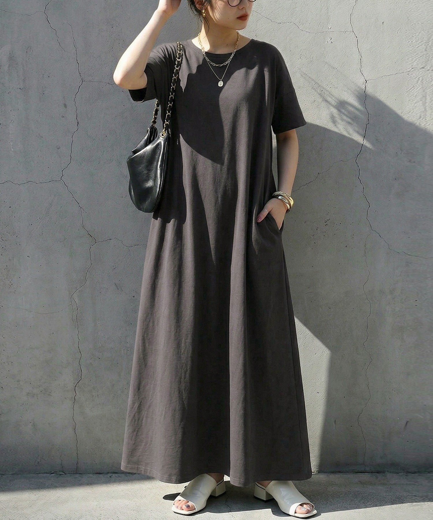 【アンティカ/antiqua】のantiqua 汗染み防止 Aライン ワンピース レディース NA-00534 インテリア・キッズ・メンズ・レディースファッション・服の通販 founy(ファウニー) 　ファッション　Fashion　レディースファッション　Fashion for Women　ワンピース　Dresses　春　Spring　秋　Autumn　吸水　Absorbent, Quick-Dry　シンプル　Simple, Minimal　バランス　Balance, Style Balance　フォルム　Silhouette, Form　フレア　Flare, Flared　半袖　Short Sleeve, Half Sleeve　無地　Plain, Solid Color　リラックス　Relax, Relaxed Fit　ロング　Long, Long-Length　ワイド　Wide, Wide Fit　ワーク　Workwear, Utility Style　夏　Summer　旅行　Travel　エレガント 上品　Elegant　16 ダークグレー|ID: prp329100004976227 ipo3291000000037301074