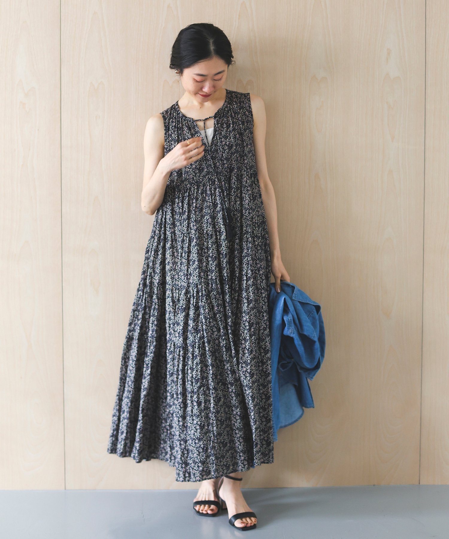 【ルクールブラン/le.coeur blanc】のFanaka別注フラワー柄ノースリワンピ インテリア・キッズ・メンズ・レディースファッション・服の通販 founy(ファウニー) 　ファッション　Fashion　レディースファッション　Fashion for Women　ワンピース　Dresses　インド　Indian Textile　バランス　Balance, Style Balance　フラワー　Flower, Floral　プリント　Print, Printed Pattern　リラックス　Relax, Relaxed Fit　別注　Limited Edition, Custom Order　ブラック柄|ID: prp329100004976232 ipo3291000000037301094