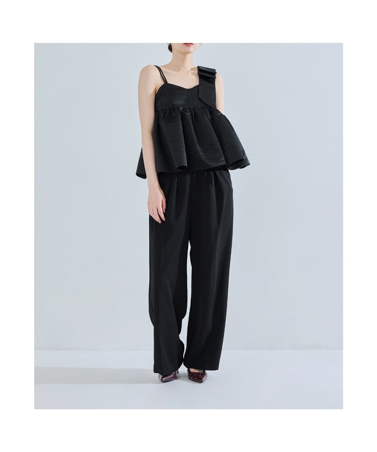 【ビーフラット/bflat】のアシンメトリーリボンセットアップ 2点セット セパレート パンツドレス 結婚式 成人式 インテリア・キッズ・メンズ・レディースファッション・服の通販 founy(ファウニー) 　ファッション　Fashion　レディースファッション　Fashion for Women　セットアップ　Matching Sets　レディースパンツ・ボトムス　Pants & Trousers / Bottoms　アシンメトリー　Asymmetrical Style　キャミ　Camisole, Cami Top　ショルダー　Shoulder, Shoulder Strap　セパレート　Separate, Two-Piece　ドレス　Dress, One-Piece　バランス　Balance, Style Balance　フロント　Front, Front Design　ペプラム　Peplum, Flared Hem　ポケット　Pocket, Pocket Detail　リボン　Ribbon, Bow　ワイド　Wide, Wide Fit　おすすめ　Recommended / Our Picks　セレモニー　Ceremony　結婚式　Wedding　披露宴　Wedding Reception　二次会　After Party　ブラック|ID: prp329100004976318 ipo3291000000037301393