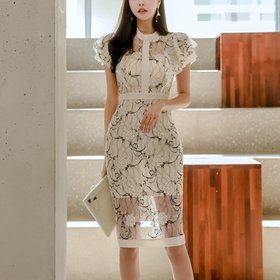 【メゾンドラティール/maison de LATIR】の華奢見え抜群!可憐なフリルスリーブレースワンピース ベージュ 大人の最旬トレンドファッション＆コーディネート founy(ファウニー) ファッション Fashion レディースファッション Fashion for Women ワンピース Dresses スリット Slit, Slit Detail スリーブ Sleeve, Long Sleeve / Short Sleeve フェミニン Feminine, Girly フリル Frill, Ruffle フレア Flare, Flared レース Lace, Lace Fabric エレガント 上品 Elegant |ID:prp329100004976324