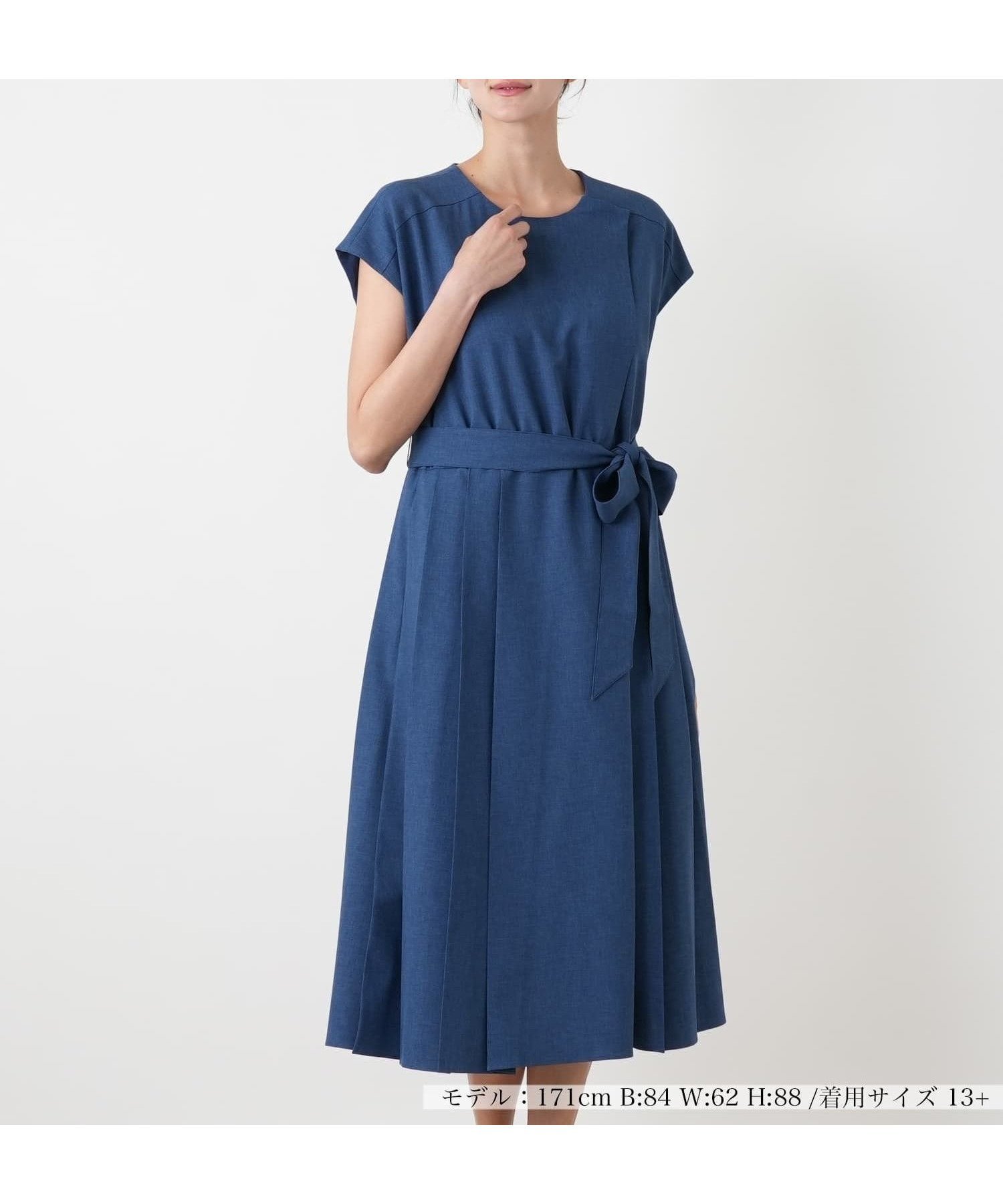 【レリアンプラスハウス/Leilian PLUS HOUSE】のサイドプリーツワンピース【大妻女子大学コラボ商品】 インテリア・キッズ・メンズ・レディースファッション・服の通販 founy(ファウニー) 　ファッション　Fashion　レディースファッション　Fashion for Women　ワンピース　Dresses　ウォッシャブル　Machine Washable　コラボ　Collaboration, Collab　スリーブ　Sleeve, Long Sleeve / Short Sleeve　フレンチ　French, French Style　プリーツ　Pleats, Pleated　ポケット　Pocket, Pocket Detail　リボン　Ribbon, Bow　エレガント 上品　Elegant　夏　Summer　ブルー系|ID: prp329100004976338 ipo3291000000037301454