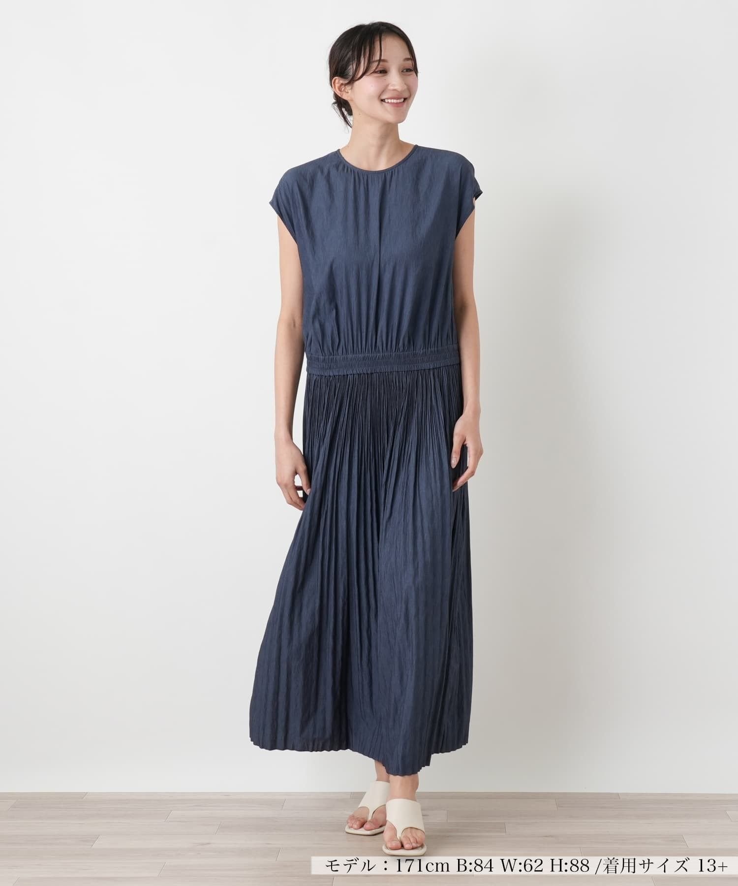 【レリアンプラスハウス/Leilian PLUS HOUSE】のワンピース【NEMIKA】 インテリア・キッズ・メンズ・レディースファッション・服の通販 founy(ファウニー) 　ファッション　Fashion　レディースファッション　Fashion for Women　ワンピース　Dresses　ウォッシャブル　Machine Washable　カーディガン　Cardigan, Knitwear　ジャケット　Jacket, Outerwear　スリーブ　Sleeve, Long Sleeve / Short Sleeve　デコルテ　Décolleté, Neckline　フレンチ　French, French Style　プリーツ　Pleats, Pleated　ポケット　Pocket, Pocket Detail　無地　Plain, Solid Color　夏　Summer　エレガント 上品　Elegant　ネイビー系|ID: prp329100004976343 ipo3291000000037301469