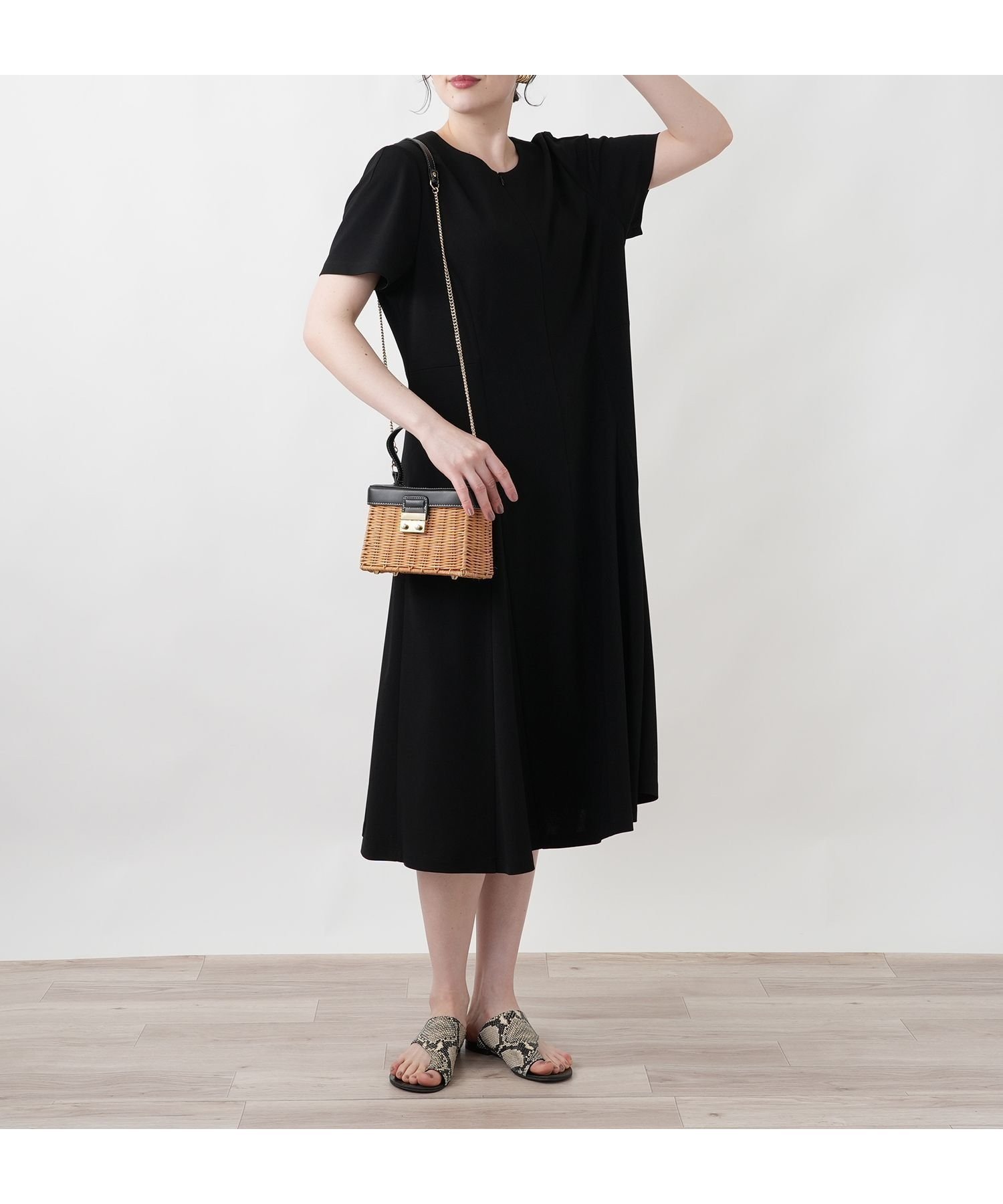 【レリアンプラスハウス/Leilian PLUS HOUSE】のフレアパネルワンピース インテリア・キッズ・メンズ・レディースファッション・服の通販 founy(ファウニー) 　ファッション　Fashion　レディースファッション　Fashion for Women　ワンピース　Dresses　アンダー　Underwear Essentials　シンプル　Simple, Minimal　ドレープ　Drape, Draping Fabric　ポケット　Pocket, Pocket Detail　夏　Summer　ブラック|ID: prp329100004976348 ipo3291000000037301486