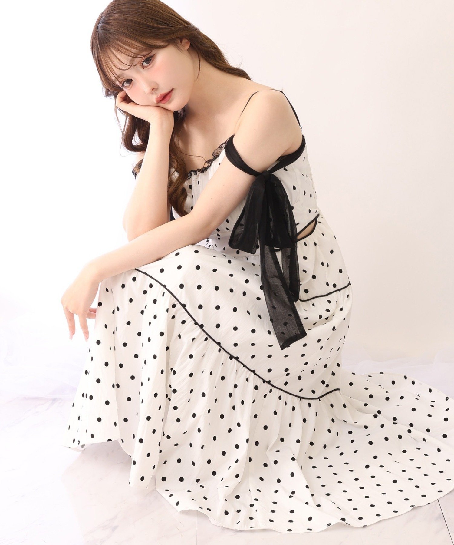 【ナイスクラップ/NICE CLAUP】の【ウォッシャブル】【SMサイズ展開あり】サイドカットリボンロングキャミワンピース インテリア・キッズ・メンズ・レディースファッション・服の通販 founy(ファウニー) 　ファッション　Fashion　レディースファッション　Fashion for Women　ワンピース　Dresses　キャミソールワンピース　Camisole Dresses　おすすめ　Recommended / Our Picks　ウォッシャブル　Machine Washable　カーディガン　Cardigan, Knitwear　ガーリー　Girly, Feminine Style　サンダル　Sandals, Summer Shoes　ショート　Short, Short Length　ジャケット　Jacket, Outerwear　バランス　Balance, Style Balance　フェミニン　Feminine, Girly　ミュール　Mule, Backless Shoes　リボン　Ribbon, Bow　夏　Summer　春　Spring　S/S・春夏　SS, Spring/Summer, Warm Season　ドット|ID: prp329100004976384 ipo3291000000037301619