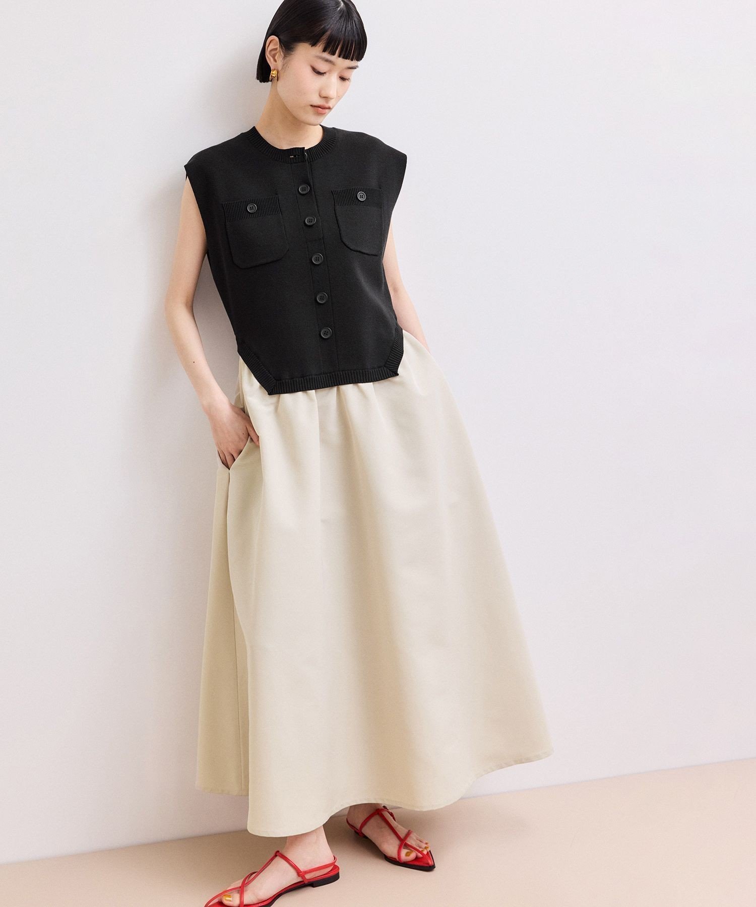 【アダム エ ロペ/ADAM ET ROPE'】の【WEB限定】・【サステナブル】カーブヘムコンビワンピース インテリア・キッズ・メンズ・レディースファッション・服の通販 founy(ファウニー) 　ファッション　Fashion　レディースファッション　Fashion for Women　ワンピース　Dresses　ウォッシャブル　Machine Washable　サンダル　Sandals, Summer Shoes　スニーカー　Sneakers, Trainers　ドッキング　Docking, Mixed Material　ノースリーブ　Sleeveless, No-Sleeve　フェミニン　Feminine, Girly　フロント　Front, Front Design　ベスト　Vest, Waistcoat　ポケット　Pocket, Pocket Detail　ミュール　Mule, Backless Shoes　夏　Summer　エレガント 上品　Elegant　2026年　2026　2026春夏・S/S　Spring/Summer 2026 SS26　ブラック系(02)|ID: prp329100004976397 ipo3291000000037301664