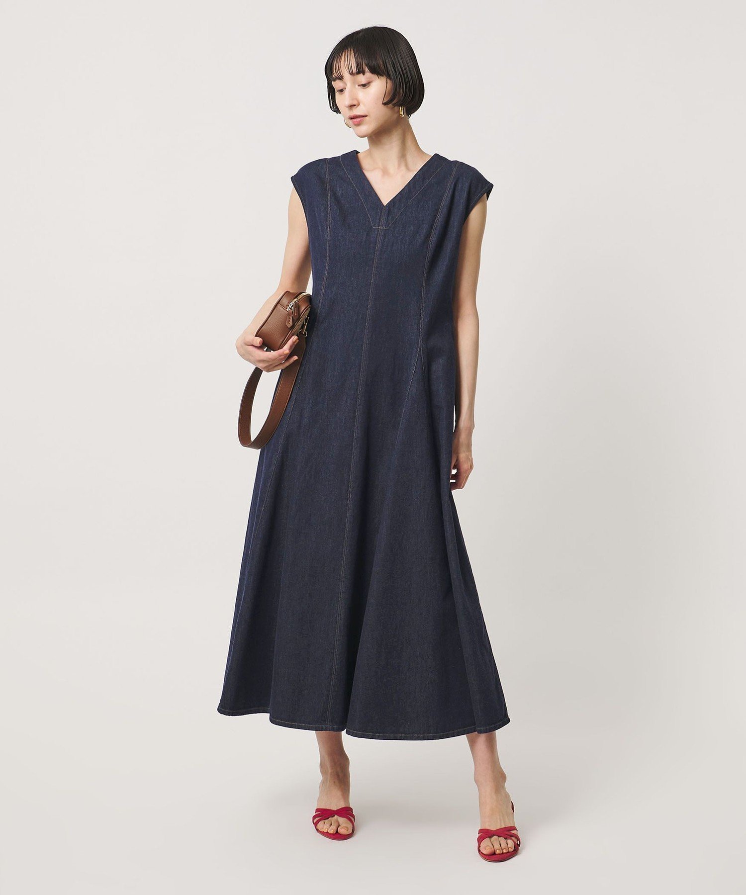 【ユナイテッドアローズ/UNITED ARROWS】のステッチ Vネック デニムワンピース インテリア・キッズ・メンズ・レディースファッション・服の通販 founy(ファウニー) 　ファッション　Fashion　レディースファッション　Fashion for Women　ワンピース　Dresses　インディゴ　Indigo Denim　シューズ　Shoes, Footwear　ジャケット　Jacket, Outerwear　デニム　Denim, Jeans Material　バレエ　Ballet, Ballet Style　フェミニン　Feminine, Girly　フレア　Flare, Flared　ワーク　Workwear, Utility Style　おすすめ　Recommended / Our Picks　NAVY|ID: prp329100004976458 ipo3291000000037301898