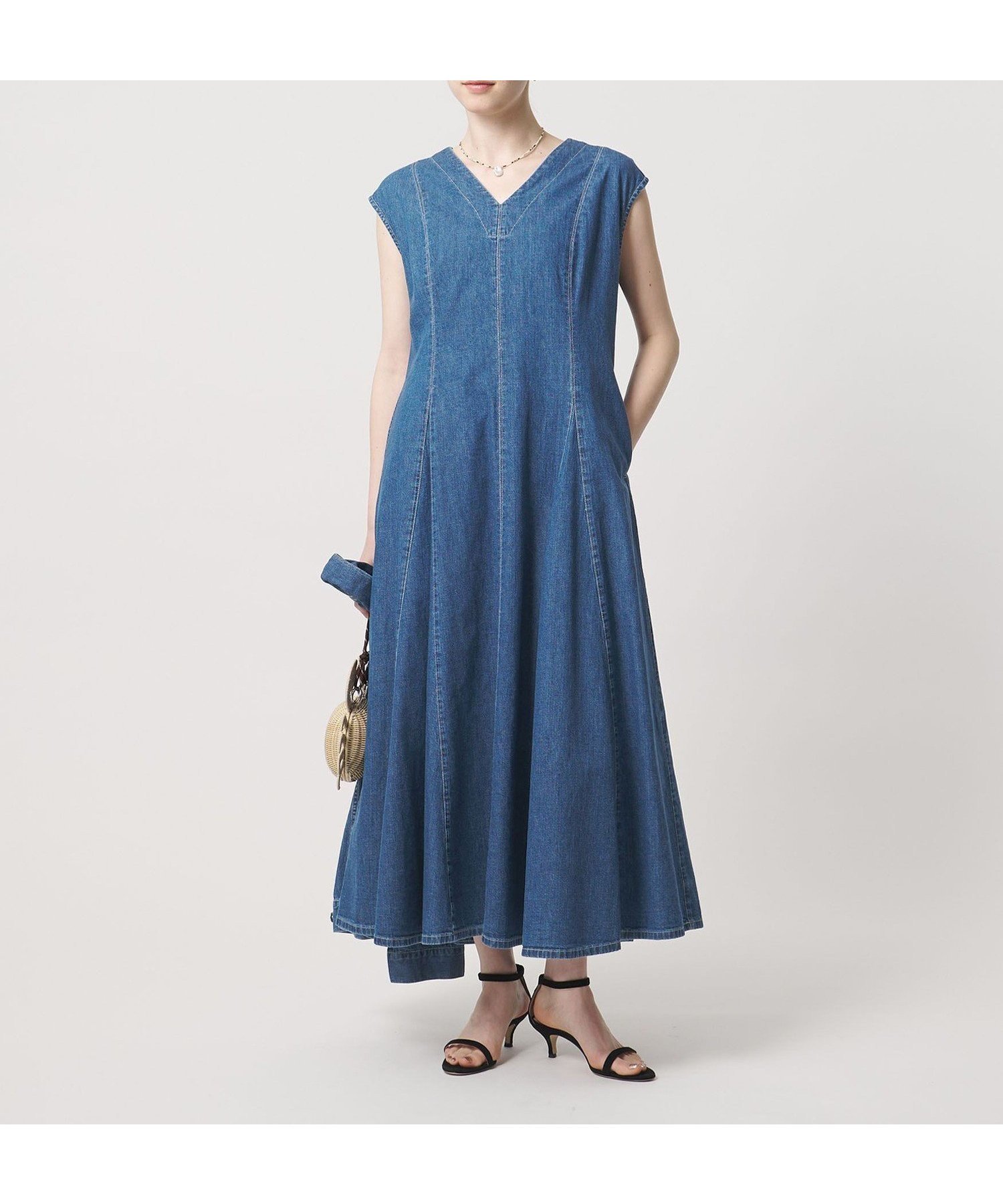 【ユナイテッドアローズ/UNITED ARROWS】のステッチ Vネック デニムワンピース インテリア・キッズ・メンズ・レディースファッション・服の通販 founy(ファウニー) 　ファッション　Fashion　レディースファッション　Fashion for Women　ワンピース　Dresses　インディゴ　Indigo Denim　シューズ　Shoes, Footwear　ジャケット　Jacket, Outerwear　デニム　Denim, Jeans Material　バレエ　Ballet, Ballet Style　フェミニン　Feminine, Girly　フレア　Flare, Flared　ワーク　Workwear, Utility Style　おすすめ　Recommended / Our Picks　COBALT|ID: prp329100004976458 ipo3291000000037301899