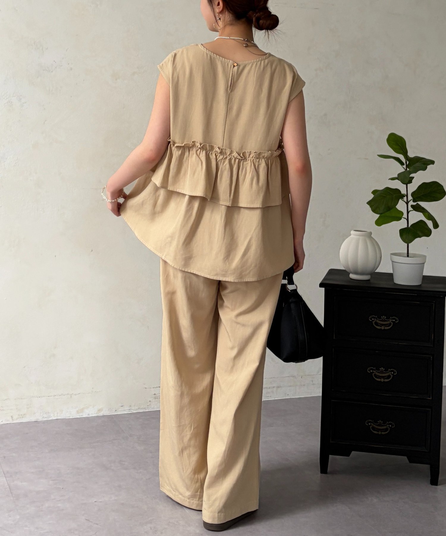 【シェトワ/Chez toi】のバックフリルブラウス×パンツSET 大人の最旬トレンドファッション＆コーディネート founy(ファウニー) 　ファッション　Fashion　レディースファッション　Fashion for Women　セットアップ　Matching Sets　レディースパンツ・ボトムス　Pants & Trousers / Bottoms　バッグ　Bags　切替　Switching, Contrast Panel　シンプル　Simple, Minimal　デニム　Denim, Jeans Material　フリル　Frill, Ruffle　フロント　Front, Front Design　ワイド　Wide, Wide Fit　再入荷　Restock / Back in Stock　おすすめ　Recommended / Our Picks　 other-1|ID: prp329100004976464 ipo3291000000037301916