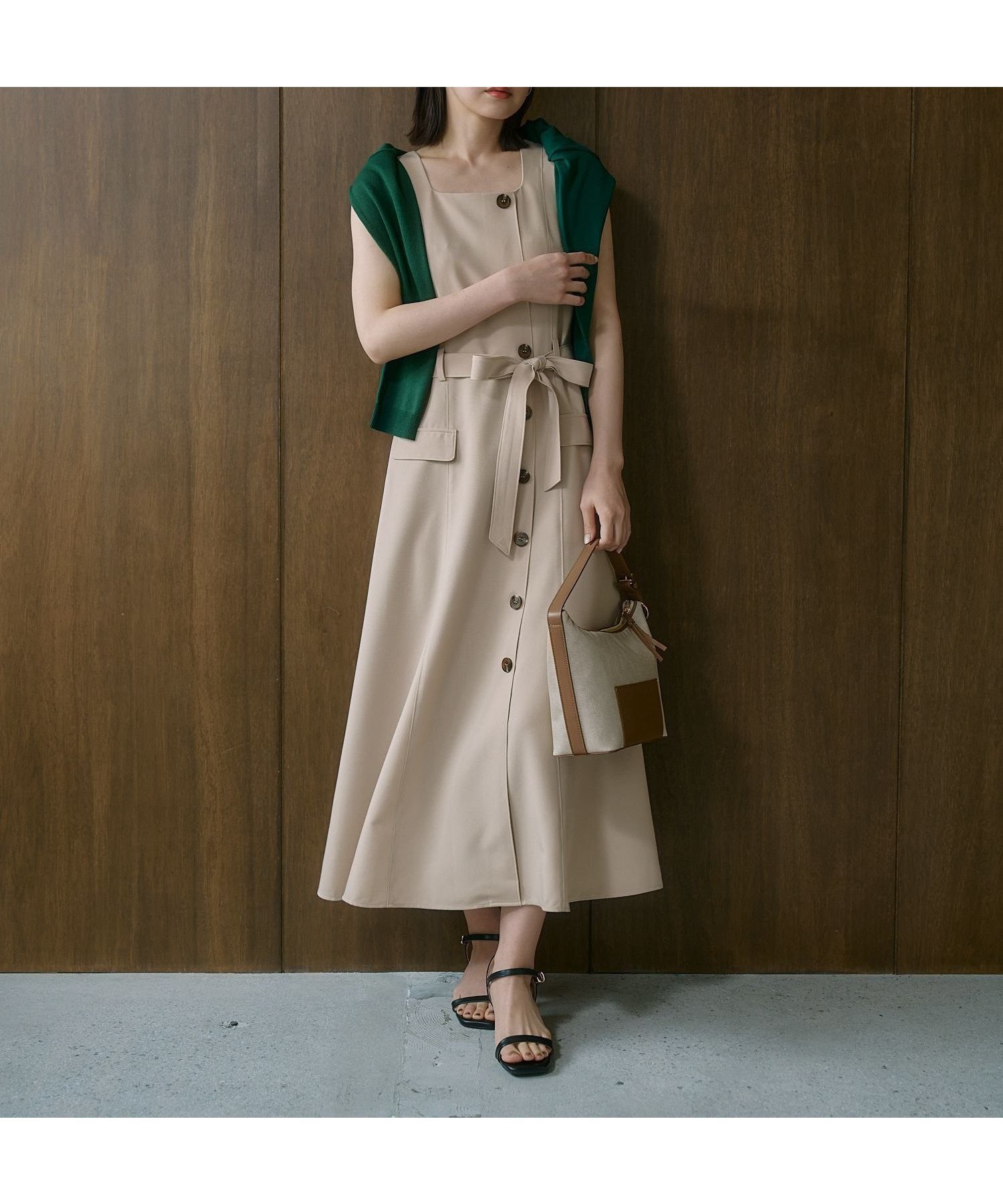 【アンデミュウ/Andemiu】のスクエアネックワンピース インテリア・キッズ・メンズ・レディースファッション・服の通販 founy(ファウニー) 　ファッション　Fashion　レディースファッション　Fashion for Women　ワンピース　Dresses　クラシカル　Classical, Vintage-Inspired　デコルテ　Décolleté, Neckline　ノースリーブ　Sleeveless, No-Sleeve　フラップ　Flap, Flap Pocket　フレア　Flare, Flared　ポケット　Pocket, Pocket Detail　エレガント 上品　Elegant　ライトベージュ|ID: prp329100004976476 ipo3291000000037301963