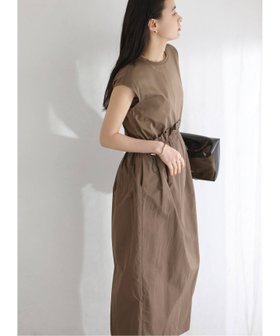 【ラ トータリテ/La TOTALITE】の【洗える】タフタドッキングワンピース 大人の最旬トレンドファッション＆コーディネート founy(ファウニー) ファッション Fashion レディースファッション Fashion for Women ワンピース Dresses 2026年 2026 2026春夏・S/S Spring/Summer 2026 SS26 ウォッシャブル Machine Washable スリーブ Sleeve, Long Sleeve / Short Sleeve タフタ Taffeta, Structured Fabric ドッキング Docking, Mixed Material ドローストリング Drawstring, Pull Cord フィット Fit, Slim Fit フレンチ French, French Style エレガント 上品 Elegant 洗える Machine Washable |ID:prp329100004976582