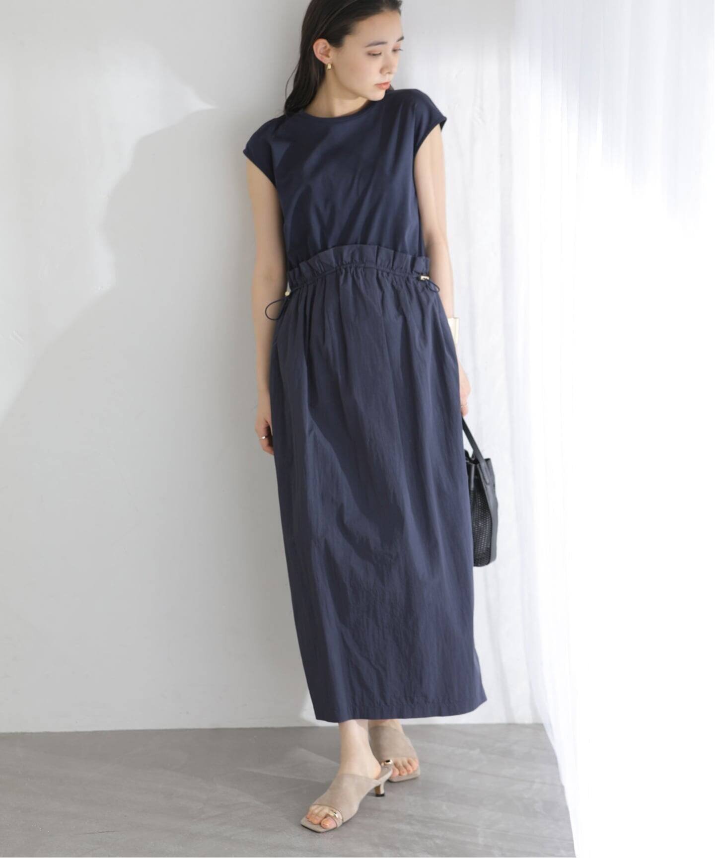 【ラ トータリテ/La TOTALITE】の【洗える】タフタドッキングワンピース インテリア・キッズ・メンズ・レディースファッション・服の通販 founy(ファウニー) 　ファッション　Fashion　レディースファッション　Fashion for Women　ワンピース　Dresses　2026年　2026　2026春夏・S/S　Spring/Summer 2026 SS26　ウォッシャブル　Machine Washable　スリーブ　Sleeve, Long Sleeve / Short Sleeve　タフタ　Taffeta, Structured Fabric　ドッキング　Docking, Mixed Material　ドローストリング　Drawstring, Pull Cord　フィット　Fit, Slim Fit　フレンチ　French, French Style　エレガント 上品　Elegant　洗える　Machine Washable　ネイビー|ID: prp329100004976582 ipo3291000000037302331
