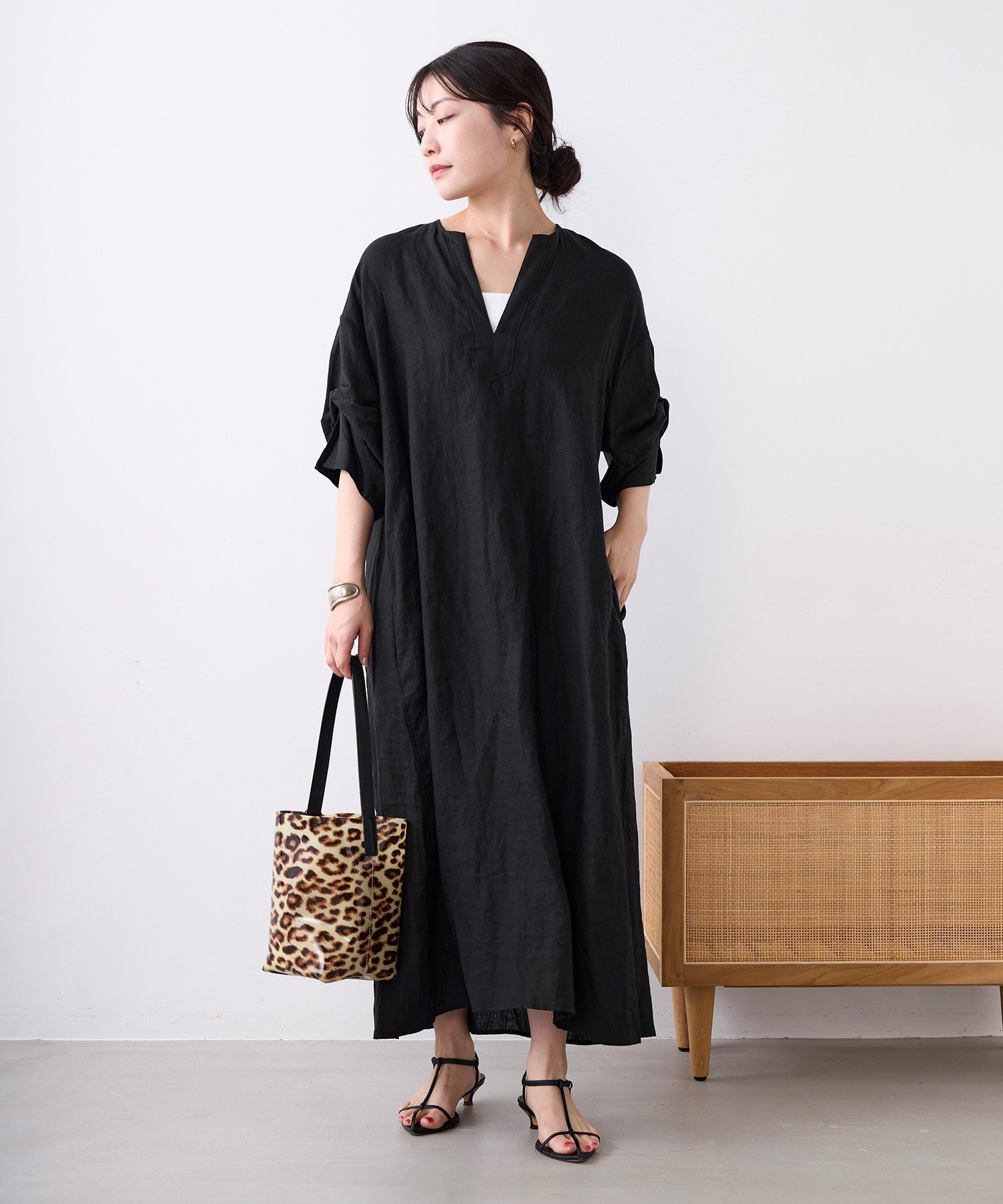 【マイカ ディール/MICA & DEAL】の【TICCA】リネンツイストスリーブワンピース インテリア・キッズ・メンズ・レディースファッション・服の通販 founy(ファウニー) 　ファッション　Fashion　レディースファッション　Fashion for Women　ワンピース　Dresses　インナー　Innerwear　キャミソール　Camisole, Spaghetti Strap Top　サマー　Summer, Summer Style　サンダル　Sandals, Summer Shoes　ストレート　Straight, Straight Cut　スリーブ　Sleeve, Long Sleeve / Short Sleeve　タンク　Tank Top, Sleeveless Top　ツイスト　Tweed, Tweed Fabric　ドレス　Dress, One-Piece　ポケット　Pocket, Pocket Detail　リネン　Linen, Linen Fabric　ロング　Long, Long-Length　おすすめ　Recommended / Our Picks　エレガント 上品　Elegant　BLACK|ID: prp329100004976586 ipo3291000000037302344