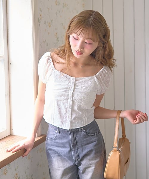 【ナルミヤ オンライン/NARUMIYA ONLINE】のギャザーレースブラウス インテリア・キッズ・メンズ・レディースファッション・服の通販 founy(ファウニー) 　ファッション　Fashion　レディースファッション　Fashion for Women　トップス・カットソー　Cut & Sew Tops　シャツ・ブラウス・オフィスカジュアル　Elegant Blouses & Button-Ups　イエロー　Yellow　エアリー　Airy Texture　ギャザー　Gathered, Ruffled　コルセット　Corset, Bustier　切替　Switching, Contrast Panel　シェイプ　Shape, Slim Fit　シャーリング　Shirring, Ruched　シューズ　Shoes, Footwear　スクエア　Square, Square Shape　デコルテ　Décolleté, Neckline　バレエ　Ballet, Ballet Style　フィット　Fit, Slim Fit　フェミニン　Feminine, Girly　ポケット　Pocket, Pocket Detail　レース　Lace, Lace Fabric　おすすめ　Recommended / Our Picks　オフ ホワイト|ID: prp329100004976643 ipo3291000000037302535