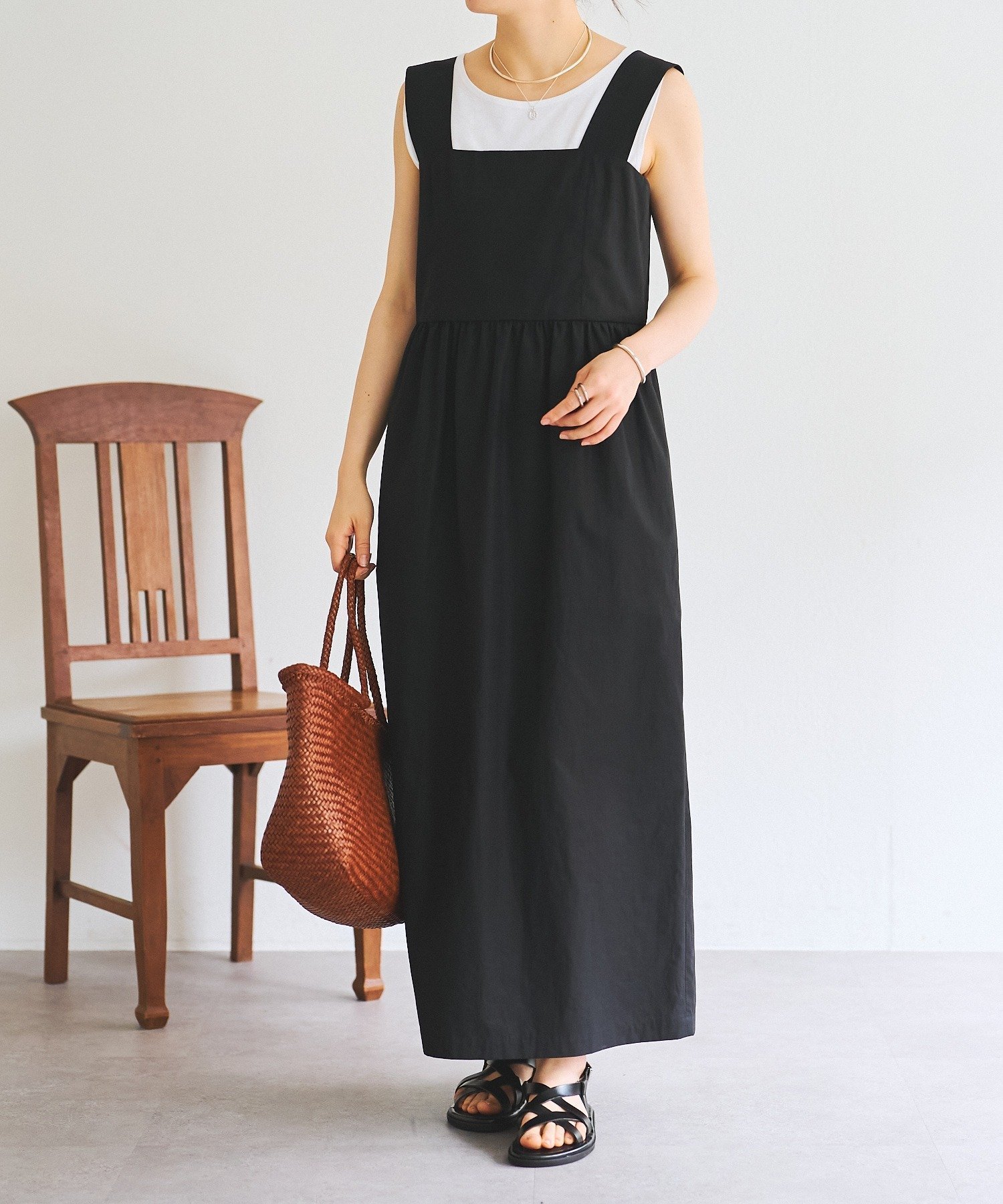 【ビアズリー/BEARDSLEY】の後ろ釦ワンピース インテリア・キッズ・メンズ・レディースファッション・服の通販 founy(ファウニー) 　ファッション　Fashion　レディースファッション　Fashion for Women　ワンピース　Dresses　ギャザー　Gathered, Ruffled　ジップ　Zip, Zipper　スリット　Slit, Slit Detail　ポケット　Pocket, Pocket Detail　再入荷　Restock / Back in Stock　ブラック|ID: prp329100004976651 ipo3291000000037302559