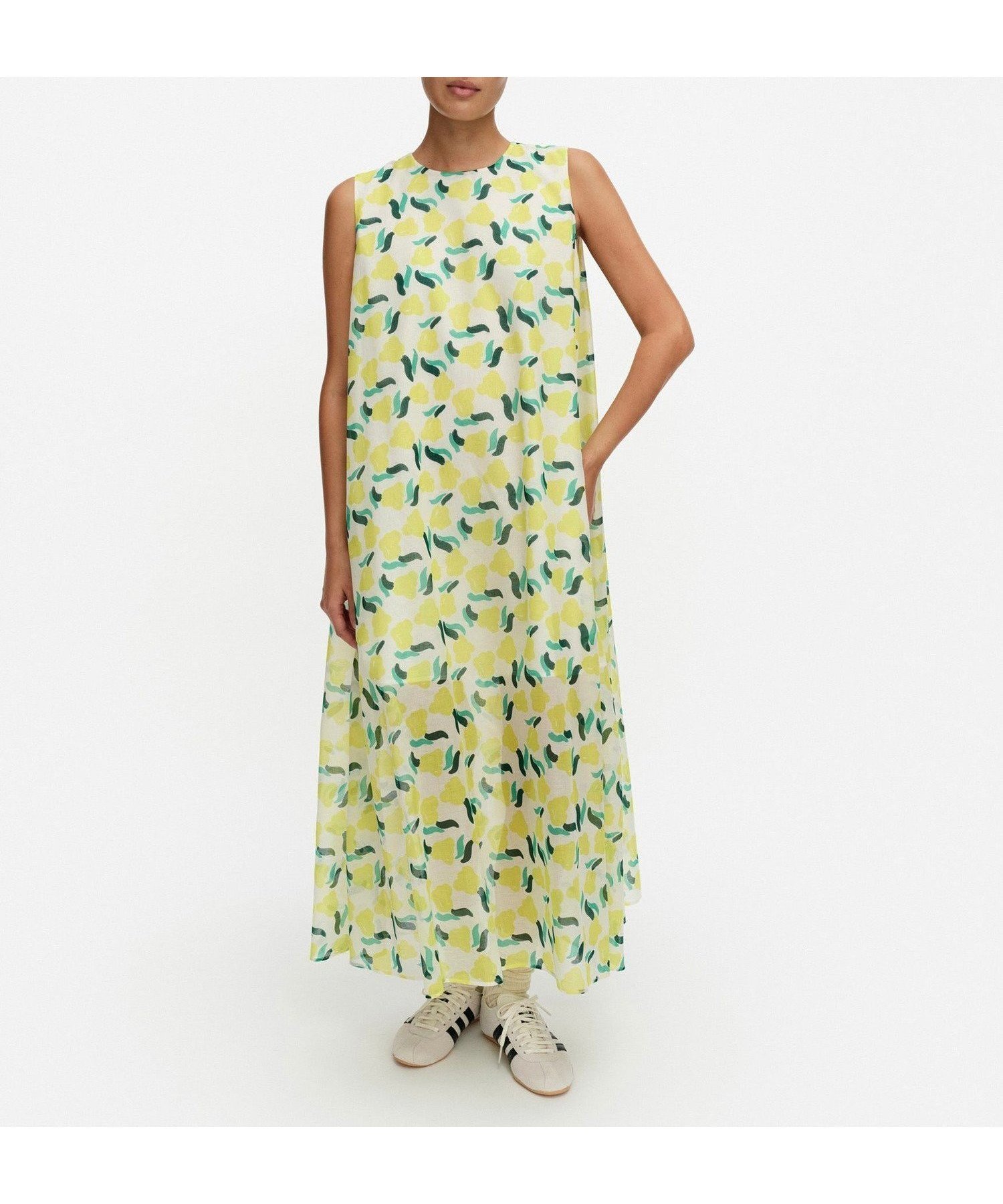 【マリメッコ/marimekko】のSh Piirroot Lemmitty ワンピース インテリア・キッズ・メンズ・レディースファッション・服の通販 founy(ファウニー) 　ファッション　Fashion　レディースファッション　Fashion for Women　ワンピース　Dresses　スタイリッシュ　Stylish, Fashionable　スリット　Slit, Slit Detail　ノースリーブ　Sleeveless, No-Sleeve　フラワー　Flower, Floral　モチーフ　Motif, Design Theme　ロング　Long, Long-Length　夏　Summer　春　Spring　S/S・春夏　SS, Spring/Summer, Warm Season　ホワイト×イエロー×グリーン|ID: prp329100004976660 ipo3291000000037302587