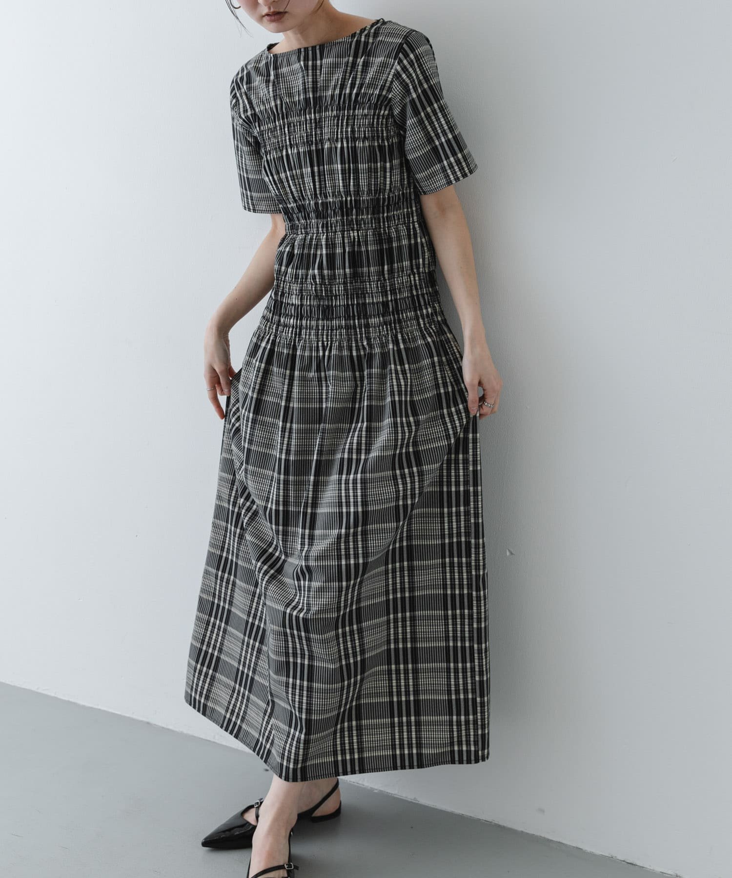 【センスオブプレイス/SENSE OF PLACE by URBAN RESEARCH】のチェックシャーリングワンピース インテリア・キッズ・メンズ・レディースファッション・服の通販 founy(ファウニー) 　ファッション　Fashion　レディースファッション　Fashion for Women　ワンピース　Dresses　2026年　2026　2026春夏・S/S　Spring/Summer 2026 SS26　ギャザー　Gathered, Ruffled　チェック　Check, Plaid, Tartan　夏　Summer　S/S・春夏　SS, Spring/Summer, Warm Season　ブラック系その他|ID: prp329100004976726 ipo3291000000037302824