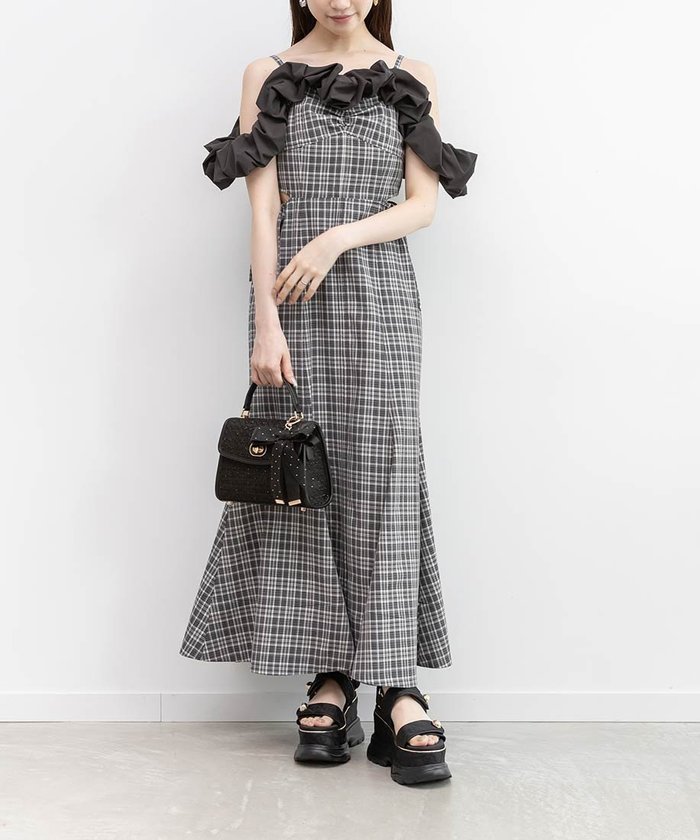 【ランダ/RANDA】のバブルフリルマーメイドキャミワンピース インテリア・キッズ・メンズ・レディースファッション・服の通販 founy(ファウニー) https://founy.com/ ファッション Fashion レディースファッション Fashion for Women ワンピース Dresses キャミソールワンピース Camisole Dresses おすすめ Recommended / Our Picks カッティング Cutting Detail カーディガン Cardigan, Knitwear キャミワンピース Cami Dress, Slip Dress サンダル Sandals, Summer Shoes シャーリング Shirring, Ruched タフタ Taffeta, Structured Fabric フィット Fit, Slim Fit フェミニン Feminine, Girly フリル Frill, Ruffle マーメイド Mermaid, Fishtail Silhouette ミュール Mule, Backless Shoes ロング Long, Long-Length エレガント 上品 Elegant |ID: prp329100004976772 ipo3291000000037367549