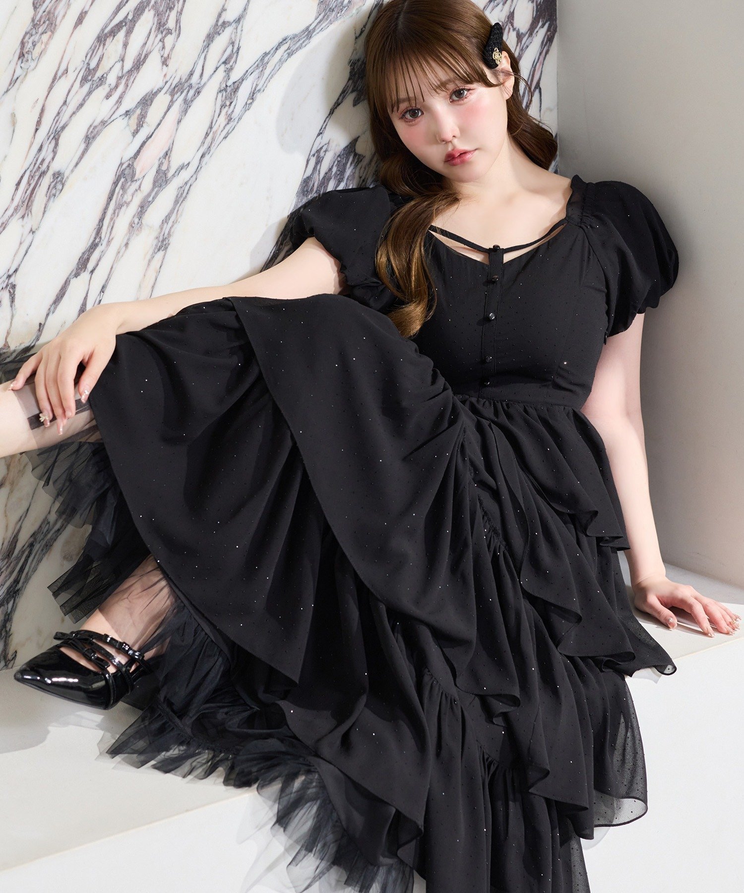 【ナイスクラップ/NICE CLAUP】の【Black Ribbon Collection】バックリボンティアードワンピ インテリア・キッズ・メンズ・レディースファッション・服の通販 founy(ファウニー) 　ファッション　Fashion　レディースファッション　Fashion for Women　ワンピース　Dresses　2026年　2026　2026春夏・S/S　Spring/Summer 2026 SS26　おすすめ　Recommended / Our Picks　カーディガン　Cardigan, Knitwear　サンダル　Sandals, Summer Shoes　ショート　Short, Short Length　スニーカー　Sneakers, Trainers　スリーブ　Sleeve, Long Sleeve / Short Sleeve　バランス　Balance, Style Balance　フェミニン　Feminine, Girly　ミュール　Mule, Backless Shoes　リボン　Ribbon, Bow　夏　Summer　春　Spring　S/S・春夏　SS, Spring/Summer, Warm Season　ブラック|ID: prp329100004976828 ipo3291000000037303157