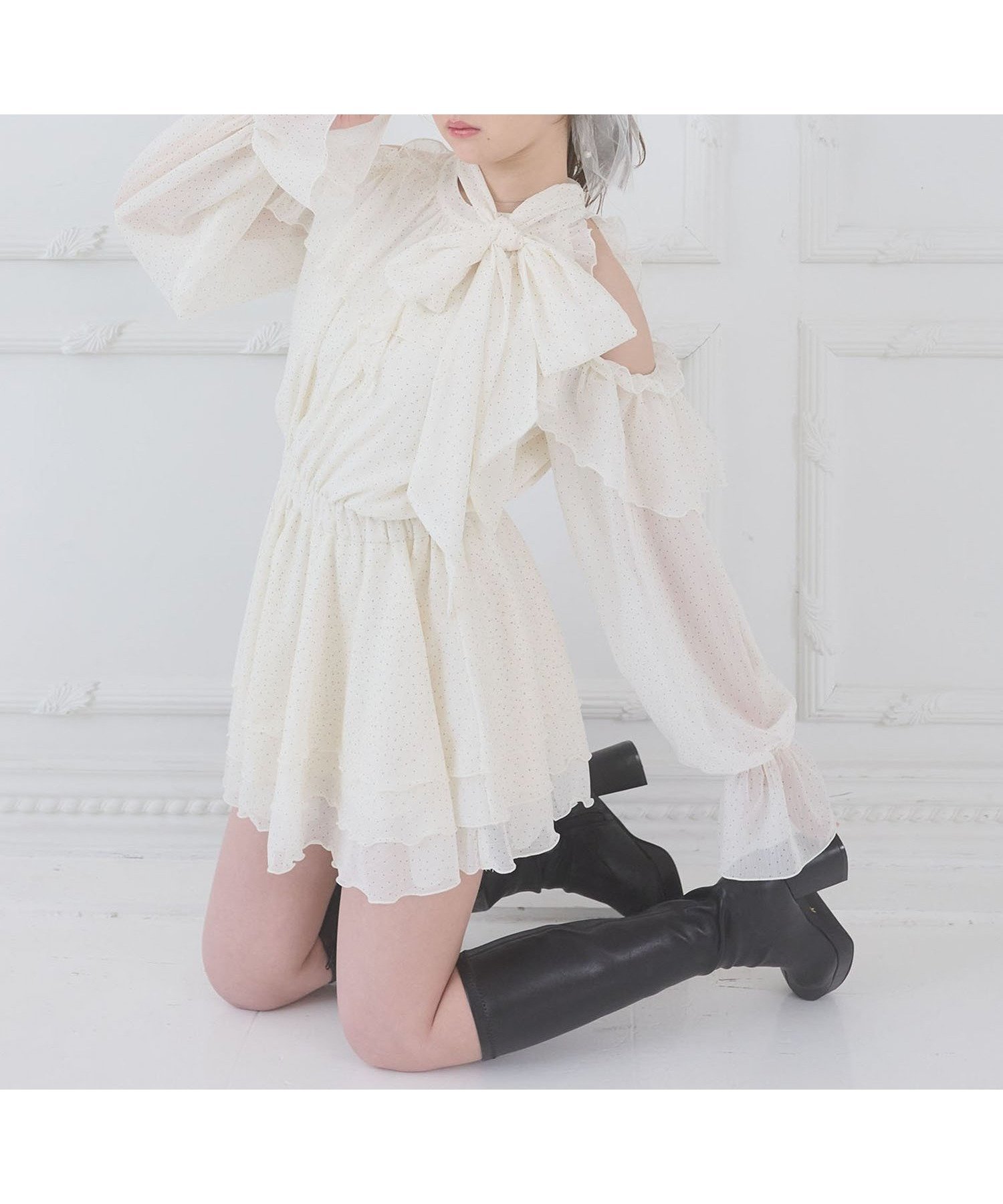 【マジェスティック レゴン/MAJESTIC LEGON】のアメスリフリルリボンミニワンピース インテリア・キッズ・メンズ・レディースファッション・服の通販 founy(ファウニー) 　ファッション　Fashion　レディースファッション　Fashion for Women　ワンピース　Dresses　ガーリー　Girly, Feminine Style　ダウン　Down, Puffer　デニム　Denim, Jeans Material　フィット　Fit, Slim Fit　フェミニン　Feminine, Girly　フリル　Frill, Ruffle　リボン　Ribbon, Bow　ロング　Long, Long-Length　再入荷　Restock / Back in Stock　おすすめ　Recommended / Our Picks　アイボリー柄|ID: prp329100004976843 ipo3291000000037303215
