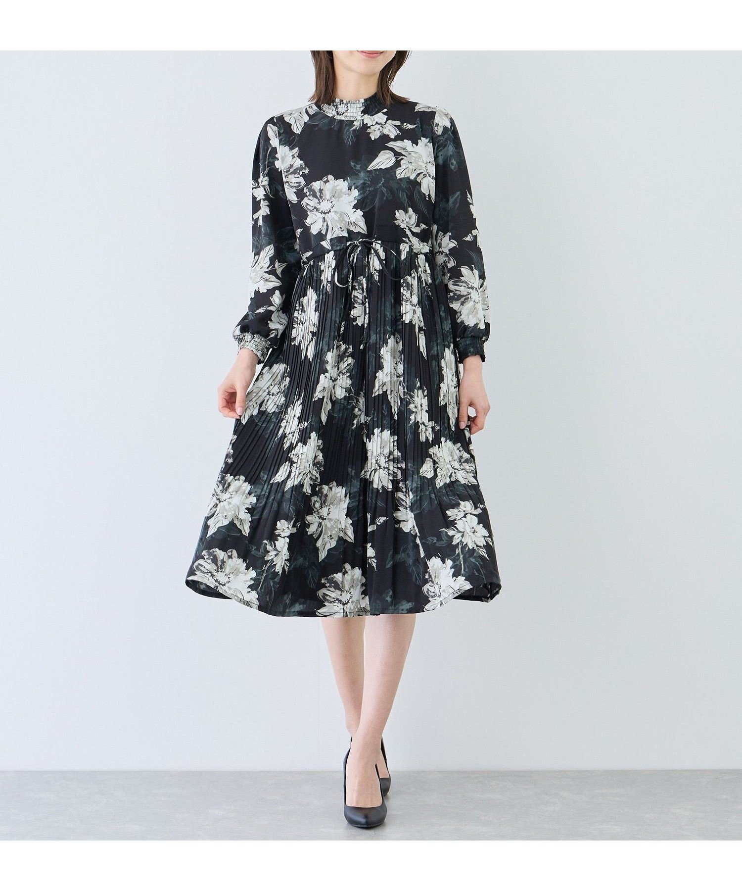【ジャイロ/JAYRO】のプリーツ切替ワンピース インテリア・キッズ・メンズ・レディースファッション・服の通販 founy(ファウニー) 　ファッション　Fashion　レディースファッション　Fashion for Women　ワンピース　Dresses　カーディガン　Cardigan, Knitwear　切替　Switching, Contrast Panel　シャーリング　Shirring, Ruched　シューズ　Shoes, Footwear　ジャケット　Jacket, Outerwear　ダウン　Down, Puffer　フラット　Flat, Flat Shoes　プリーツ　Pleats, Pleated　ポケット　Pocket, Pocket Detail　エレガント 上品　Elegant　ビジネス 仕事 通勤　Business / Work / Commuting　ブラック系(04)|ID: prp329100004976855 ipo3291000000037303261