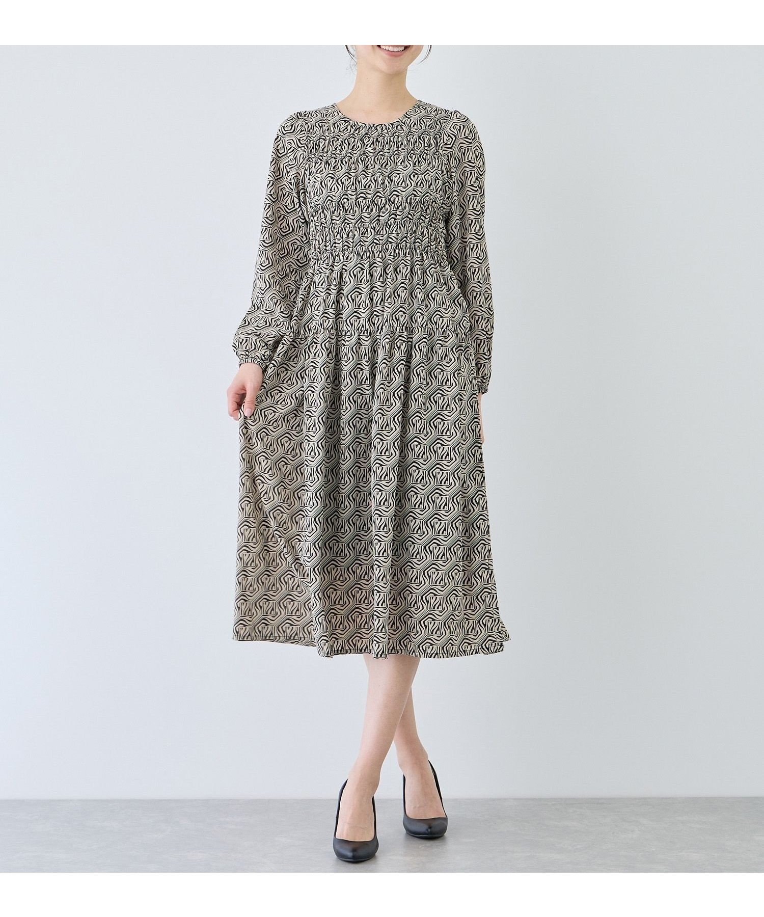 【ジャイロ/JAYRO】のフロントデザインワンピース インテリア・キッズ・メンズ・レディースファッション・服の通販 founy(ファウニー) 　ファッション　Fashion　レディースファッション　Fashion for Women　ワンピース　Dresses　カーディガン　Cardigan, Knitwear　シャーリング　Shirring, Ruched　シューズ　Shoes, Footwear　シンプル　Simple, Minimal　ジャケット　Jacket, Outerwear　ダウン　Down, Puffer　ドット　Polka Dot, Dot Pattern　パターン　Pattern, Design Print　フィット　Fit, Slim Fit　フラット　Flat, Flat Shoes　フロント　Front, Front Design　ポケット　Pocket, Pocket Detail　モダン　Modern, Contemporary　ランダム　Random, Irregular　おすすめ　Recommended / Our Picks　ブラック系(02)|ID: prp329100004976856 ipo3291000000037303263