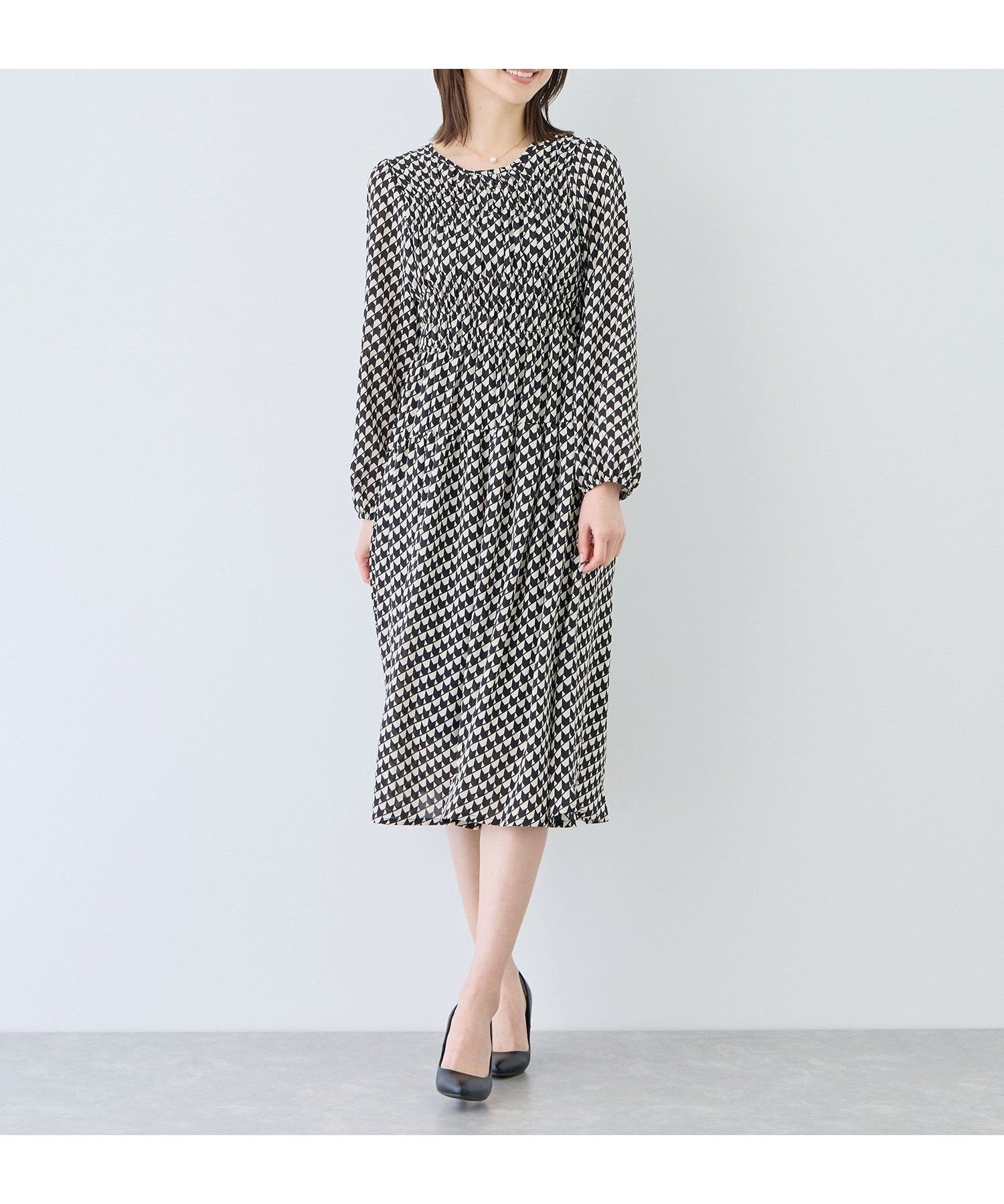 【ジャイロ/JAYRO】のフロントデザインワンピース インテリア・キッズ・メンズ・レディースファッション・服の通販 founy(ファウニー) 　ファッション　Fashion　レディースファッション　Fashion for Women　ワンピース　Dresses　カーディガン　Cardigan, Knitwear　シャーリング　Shirring, Ruched　シューズ　Shoes, Footwear　シンプル　Simple, Minimal　ジャケット　Jacket, Outerwear　ダウン　Down, Puffer　ドット　Polka Dot, Dot Pattern　パターン　Pattern, Design Print　フィット　Fit, Slim Fit　フラット　Flat, Flat Shoes　フロント　Front, Front Design　ポケット　Pocket, Pocket Detail　モダン　Modern, Contemporary　ランダム　Random, Irregular　おすすめ　Recommended / Our Picks　ブラック系(03)|ID: prp329100004976856 ipo3291000000037303264