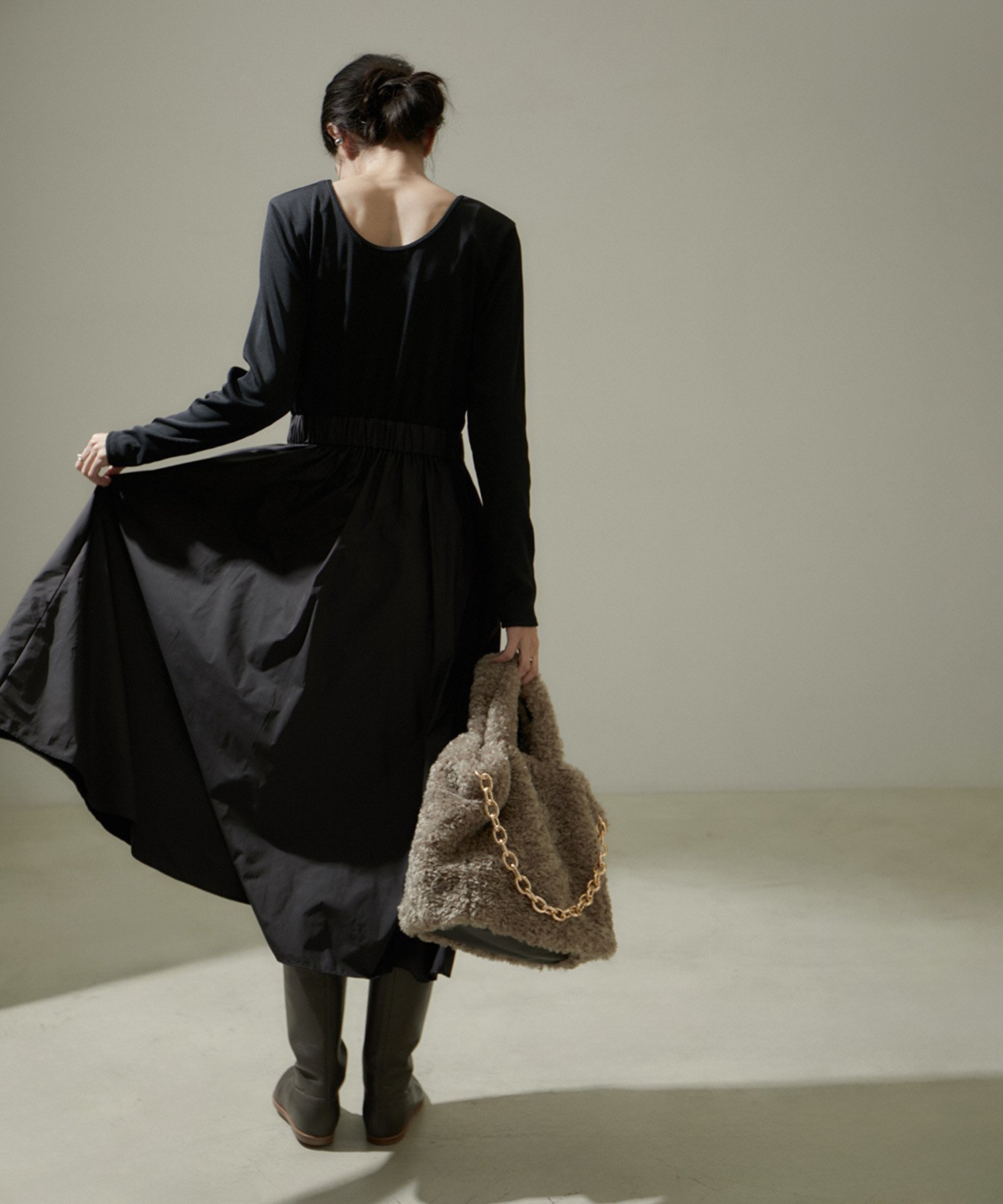 【サロン アダム エ ロペ/SALON adam et rope'】のドッキングフレアーワンピース インテリア・キッズ・メンズ・レディースファッション・服の通販 founy(ファウニー) 　ファッション　Fashion　レディースファッション　Fashion for Women　ワンピース　Dresses　インナー　Innerwear　ウォーム　Warm Fabric　軽量　Lightweight, Ultra Light　ジャケット　Jacket, Outerwear　ストレッチ　Stretch, Stretchy Fabric　タフタ　Taffeta, Structured Fabric　タートルネック　Turtleneck, High Neck　ドッキング　Docking, Mixed Material　定番　Standard, Basic Item　フィット　Fit, Slim Fit　フレア　Flare, Flared　ベスト　Vest, Waistcoat　ポケット　Pocket, Pocket Detail　ロング　Long, Long-Length　おすすめ　Recommended / Our Picks　セレモニー　Ceremony　結婚式　Wedding　ブラック(01)|ID: prp329100004976889 ipo3291000000037303368