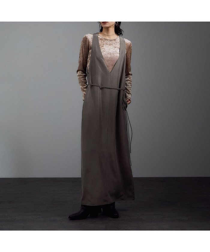 【サロン アダム エ ロペ/SALON adam et rope'】の25AW GENTLE SILK ジャンパースカート【セットアップ対応・洗える】 インテリア・キッズ・メンズ・レディースファッション・服の通販 founy(ファウニー) https://founy.com/ ファッション Fashion レディースファッション Fashion for Women セットアップ Matching Sets スカート・ミニ/ミディ/マキシ Skirts / Mini, Midi & Maxi Skirts ウォッシャブル Machine Washable ヴィンテージ Vintage Style 春 Spring 洗える Machine Washable シルク Silk, 100% Silk ジャケット Jacket, Outerwear ストレート Straight, Straight Cut スニーカー Sneakers, Trainers セットアップ Set-Up, Coordinated Outfit タートルネック Turtleneck, High Neck デコルテ Décolleté, Neckline 定番 Standard, Basic Item 人気 Popular, Best Seller ポケット Pocket, Pocket Detail リブニット Rib Knit, Ribbed Knit A/W・秋冬 Autumn/Winter S/S・春夏 SS, Spring/Summer, Warm Season おすすめ Recommended / Our Picks 夏 Summer エレガント 上品 Elegant 2025年 2025 2025-2026秋冬・A/W Autumn/Winter 2025–26 AW25–26 |ID: prp329100004976892 ipo3291000000037303376