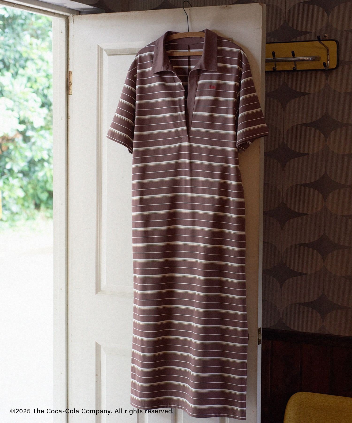 【サロン アダム エ ロペ/SALON adam et rope'】のCoca-Cola マルチボーダーワンピース インテリア・キッズ・メンズ・レディースファッション・服の通販 founy(ファウニー) 　ファッション　Fashion　レディースファッション　Fashion for Women　ワンピース　Dresses　ヴィンテージ　Vintage Style　春　Spring　カットソー　Cut and Sewn Top　キャップ　Cap, Baseball Cap　コレクション　Collection, Seasonal Line　今季　This Season, Current Season　吸水　Absorbent, Quick-Dry　サンダル　Sandals, Summer Shoes　シルケット　Silket, Silky Cotton　ジャケット　Jacket, Outerwear　スカーフ　Scarf, Neckwear　スキッパー　Skipper, Open Collar　スニーカー　Sneakers, Trainers　スペシャル　Special, Limited Edition　チャーム　Charm, Pendant　長袖　Long Sleeve, Full Sleeve　バランス　Balance, Style Balance　ボーダー　Border, Stripe　ポケット　Pocket, Pocket Detail　S/S・春夏　SS, Spring/Summer, Warm Season　おすすめ　Recommended / Our Picks　夏　Summer　エレガント 上品　Elegant　ブラウン系(23)|ID: prp329100004976894 ipo3291000000037303384