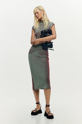 【デシグアル/Desigual】のニットノースリーブワンピース 大人の最旬トレンドファッション＆コーディネート founy(ファウニー) ファッション Fashion レディースファッション Fashion for Women ワンピース Dresses カラフル Colorful Design シューズ Shoes, Footwear ストライプ Stripe, Striped Pattern デニム Denim, Jeans Material ハイネック High Neck, Mock Neck パターン Pattern, Design Print パッチワーク Patchwork, Mixed Fabric プリント Print, Printed Pattern メンズ Men's, Menswear |ID:prp329100004976934