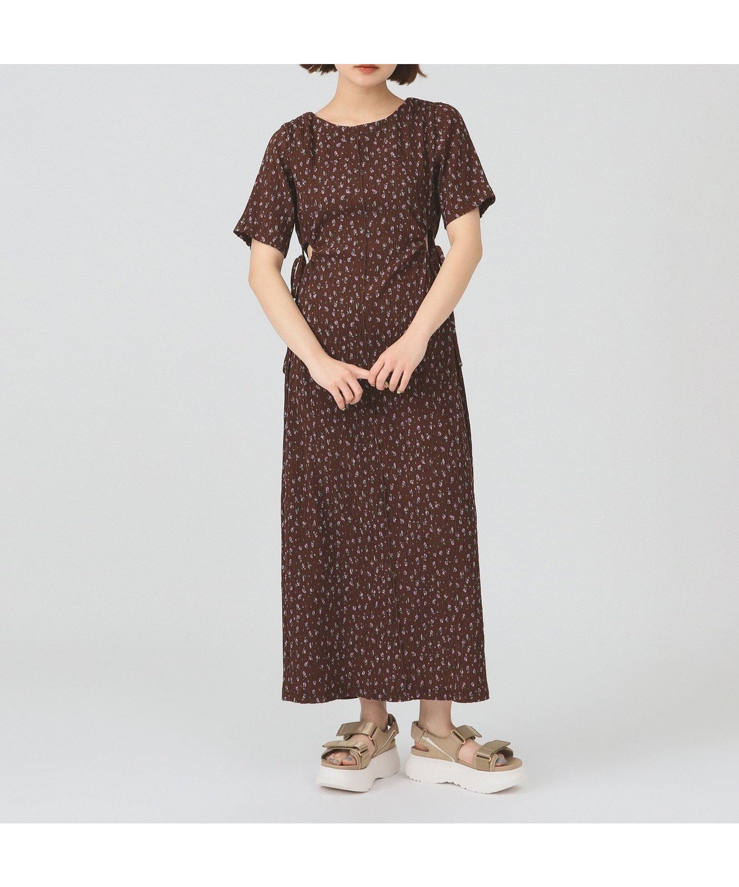 【ビームス ウイメン/BEAMS】のフラワー プリント カットアウト ワンピース【ワンピース/夏/春夏/花柄/フラワープリント/旅行_】 インテリア・キッズ・メンズ・レディースファッション・服の通販 founy(ファウニー) 　ファッション　Fashion　レディースファッション　Fashion for Women　ワンピース　Dresses　春　Spring　ギャザー　Gathered, Ruffled　サンダル　Sandals, Summer Shoes　ジャケット　Jacket, Outerwear　フィット　Fit, Slim Fit　フェミニン　Feminine, Girly　フラワー　Flower, Floral　プリント　Print, Printed Pattern　プリーツ　Pleats, Pleated　リボン　Ribbon, Bow　S/S・春夏　SS, Spring/Summer, Warm Season　おすすめ　Recommended / Our Picks　夏　Summer　旅行　Travel　BROWN|ID: prp329100004977007 ipo3291000000037303779