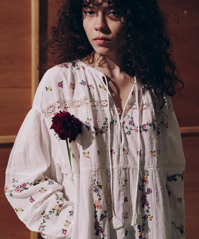 【フリークスストア/FREAK'S STORE】のドビー花刺繍×レースドレス インテリア・キッズ・メンズ・レディースファッション・服の通販 founy(ファウニー) https://founy.com/ ファッション Fashion レディースファッション Fashion for Women ワンピース Dresses フォーマル・パーティードレス・結婚式用ドレス Elegant & Casual Dresses 2026年 2026 2026春夏・S/S Spring/Summer 2026 SS26 おすすめ Recommended / Our Picks インナー Innerwear キャミソール Camisole, Spaghetti Strap Top コレクション Collection, Seasonal Line ドレス Dress, One-Piece ボトム Bottoms, Lower Wear レース Lace, Lace Fabric 再入荷 Restock / Back in Stock 夏 Summer S/S・春夏 SS, Spring/Summer, Warm Season |ID: prp329100004977043 ipo3291000000037303901