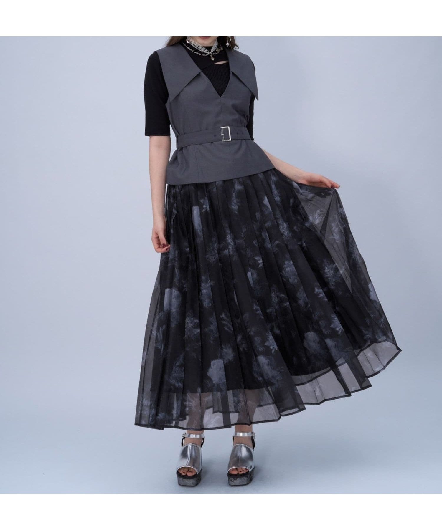 【ハレ/HARE】のアートガラプリーツジレワンピース インテリア・キッズ・メンズ・レディースファッション・服の通販 founy(ファウニー) 　ファッション　Fashion　レディースファッション　Fashion for Women　アウター　Coat / Outerwear Collection　おすすめ　Recommended / Our Picks　インナー　Innerwear　ウェーブ　Wavy Pattern　カットソー　Cut and Sewn Top　キャミソール　Camisole, Spaghetti Strap Top　グラフィック　Graphic, Graphic Design　シアー　Sheer, See-Through　シンプル　Simple, Minimal　ストレート　Straight, Straight Cut　ノースリーブ　Sleeveless, No-Sleeve　バランス　Balance, Style Balance　プリント　Print, Printed Pattern　プリーツ　Pleats, Pleated　リラックス　Relax, Relaxed Fit　ロング　Long, Long-Length　グレー×ブラック15|ID: prp329100004977073 ipo3291000000037303999