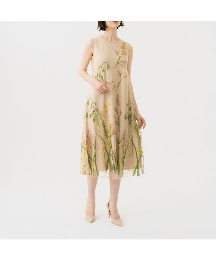 【シビラ/SYBILLA】のリーフ刺繍チュールドレス インテリア・キッズ・メンズ・レディースファッション・服の通販 founy(ファウニー) https://founy.com/ ファッション Fashion レディースファッション Fashion for Women ワンピース Dresses フォーマル・パーティードレス・結婚式用ドレス Elegant & Casual Dresses カットソー Cut and Sewn Top チュール Tulip, Tulip Motif ドレス Dress, One-Piece バランス Balance, Style Balance リーフ Leaf, Botanical Leaf 冬 Winter / This Winter 夏 Summer 春 Spring 秋 Autumn |ID: prp329100004977196 ipo3291000000037355917