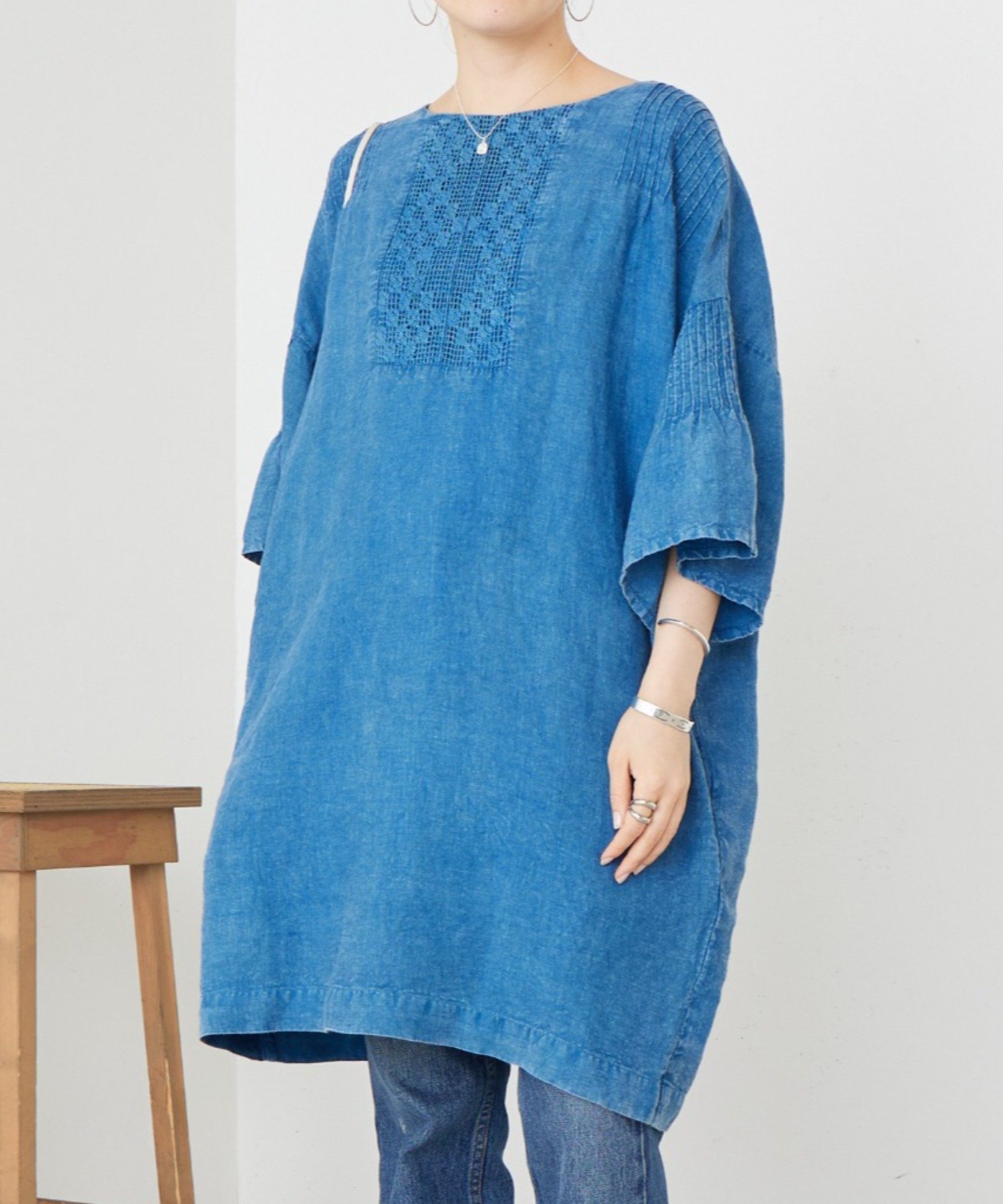 【ビアズリー/BEARDSLEY】のウォッシュドリネンワンピース インテリア・キッズ・メンズ・レディースファッション・服の通販 founy(ファウニー) 　ファッション　Fashion　レディースファッション　Fashion for Women　ワンピース　Dresses　インディゴ　Indigo Denim　シンプル　Simple, Minimal　スリーブ　Sleeve, Long Sleeve / Short Sleeve　透かし　Cut-Out, Lacework　バランス　Balance, Style Balance　フレア　Flare, Flared　フロント　Front, Front Design　ポケット　Pocket, Pocket Detail　リネン　Linen, Linen Fabric　レース　Lace, Lace Fabric　再入荷　Restock / Back in Stock　おすすめ　Recommended / Our Picks　インディゴブルー|ID: prp329100004977206 ipo3291000000037304457