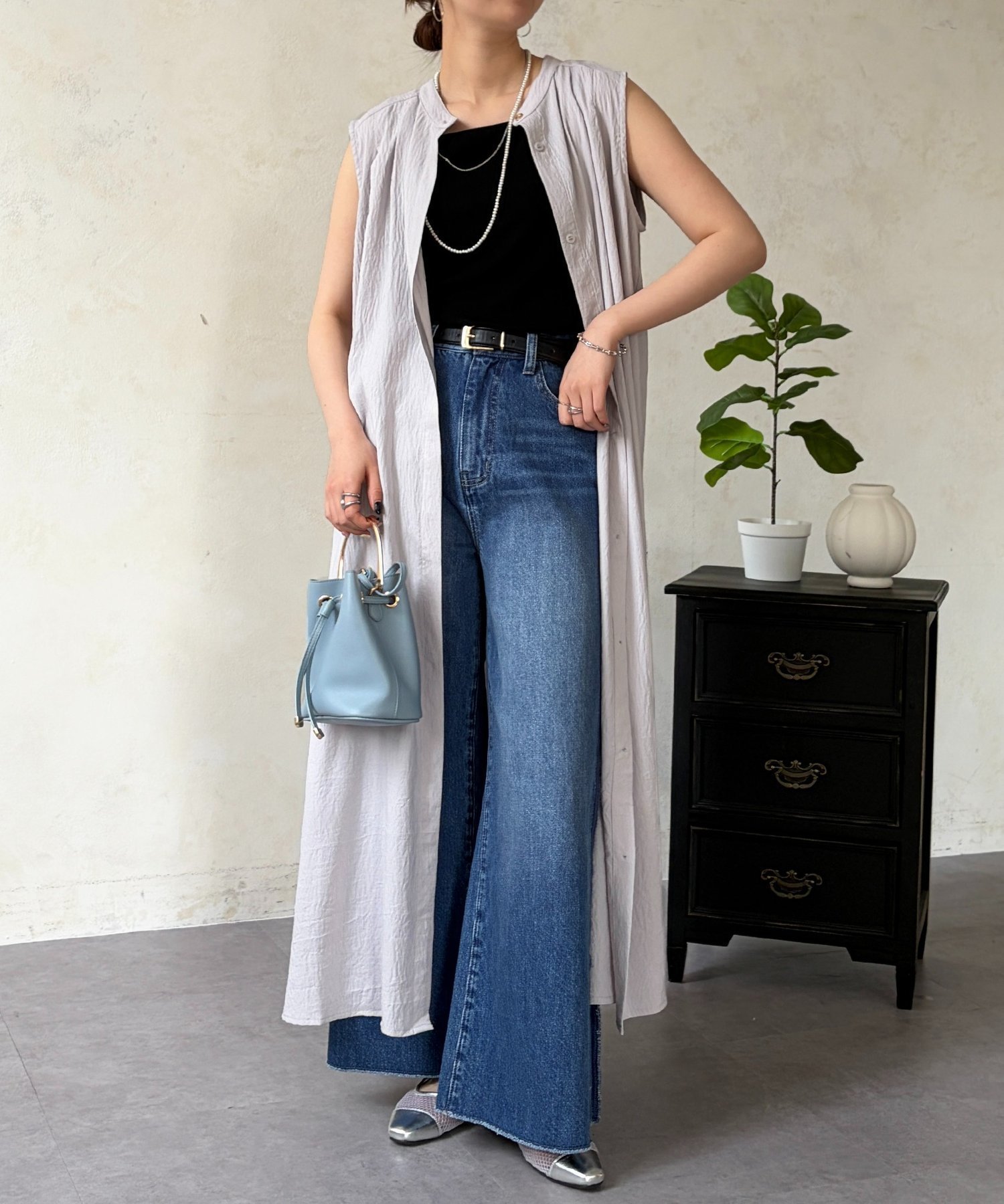 【シェトワ/Chez toi】のノースリシャツワンピース インテリア・キッズ・メンズ・レディースファッション・服の通販 founy(ファウニー) 　ファッション　Fashion　レディースファッション　Fashion for Women　ワンピース　Dresses　シャツワンピース / 1枚で着映えコーデ　Shirt Dresses　デニム　Denim, Jeans Material　ワイド　Wide, Wide Fit　再入荷　Restock / Back in Stock　夏　Summer　ライトグレー|ID: prp329100004977281 ipo3291000000037304698