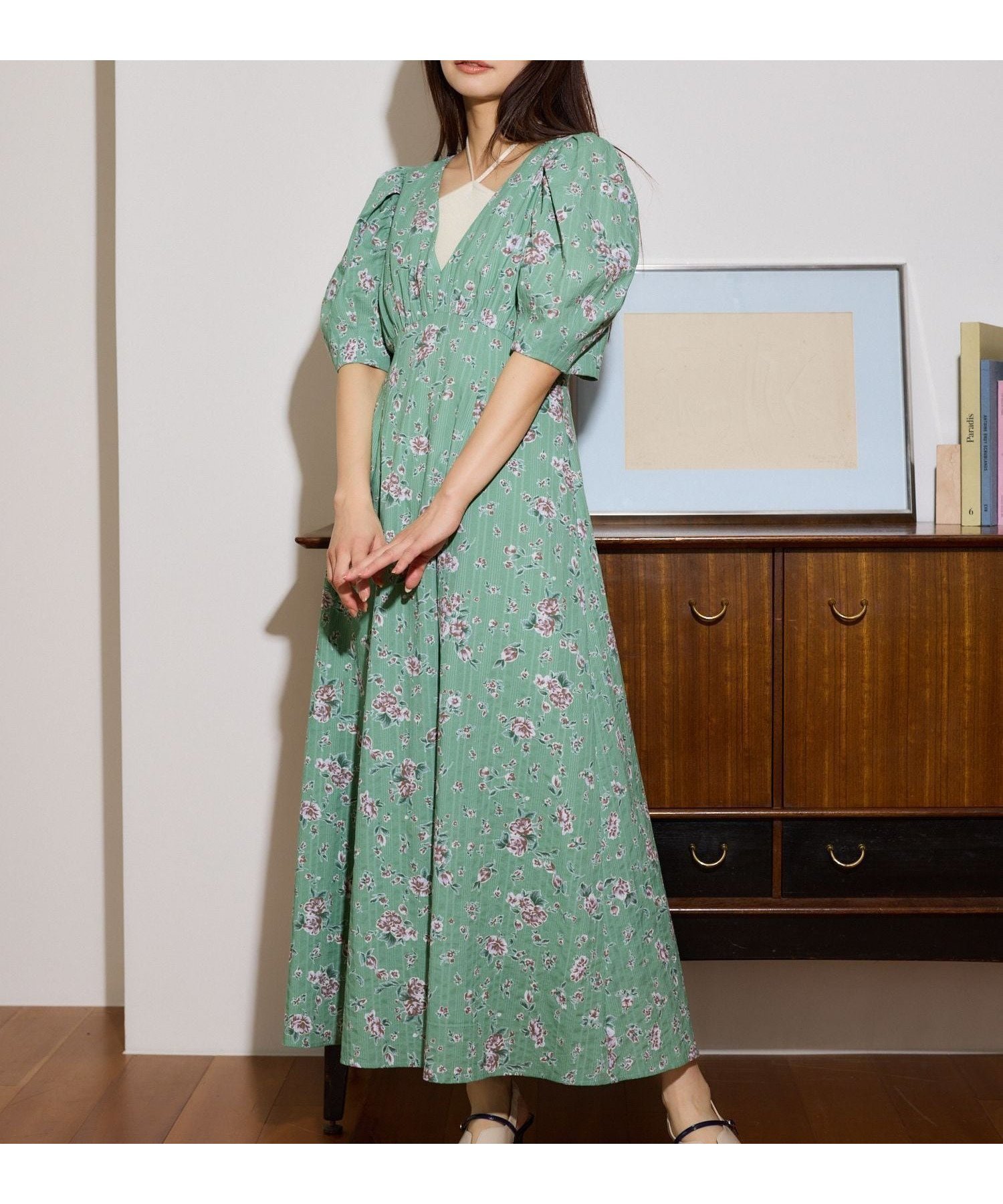 【ミスティ ウーマン/mysty woman】のレトロフラワーVネックワンピース インテリア・キッズ・メンズ・レディースファッション・服の通販 founy(ファウニー) 　ファッション　Fashion　レディースファッション　Fashion for Women　ワンピース　Dresses　おすすめ　Recommended / Our Picks　インナー　Innerwear　キャミソール　Camisole, Spaghetti Strap Top　ギャザー　Gathered, Ruffled　ストライプ　Stripe, Striped Pattern　トレンド　Trend, Trending Now　バランス　Balance, Style Balance　フェミニン　Feminine, Girly　レース　Lace, Lace Fabric　ヴィンテージ　Vintage Style　定番　Standard, Basic Item　グリーン|ID: prp329100004977323 ipo3291000000037304860