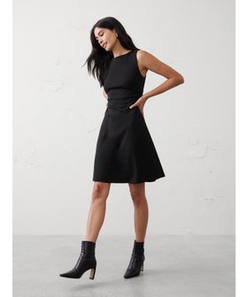 【バナナリパブリック ファクトリーストア/BANANA REPUBLIC FACTORY STORE】のソフトタッチ シャーリングウエスト ニーレングス ワンピース 大人の最旬トレンドファッション＆コーディネート founy(ファウニー) ファッション Fashion レディースファッション Fashion for Women ワンピース Dresses アクセサリー Fashion Accessories シャーリング Shirring, Ruched ネックレス Necklace, Pendant Necklace ノースリーブ Sleeveless, No-Sleeve フィット Fit, Slim Fit エレガント 上品 Elegant |ID:prp329100004977326