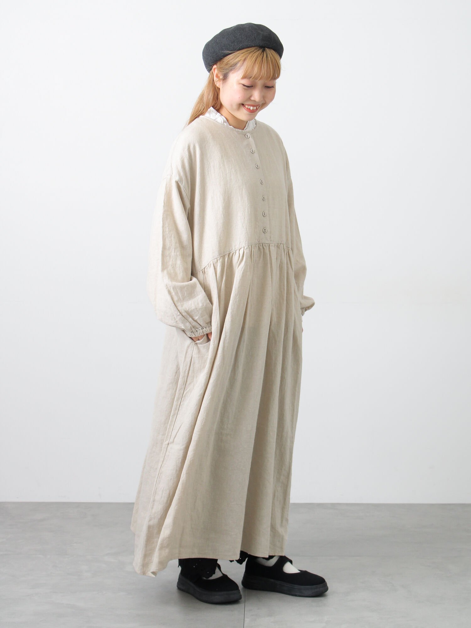 【サマンサモスモス/Samansa Mos2】の【Cross*Linen】ギャザーワンピース インテリア・キッズ・メンズ・レディースファッション・服の通販 founy(ファウニー) 　ファッション　Fashion　レディースファッション　Fashion for Women　ワンピース　Dresses　おすすめ　Recommended / Our Picks　ギャザー　Gathered, Ruffled　シューズ　Shoes, Footwear　シンプル　Simple, Minimal　スニーカー　Sneakers, Trainers　フラット　Flat, Flat Shoes　ベスト　Vest, Waistcoat　リネン　Linen, Linen Fabric　春　Spring　ベージュ|ID: prp329100004977330 ipo3291000000037304885
