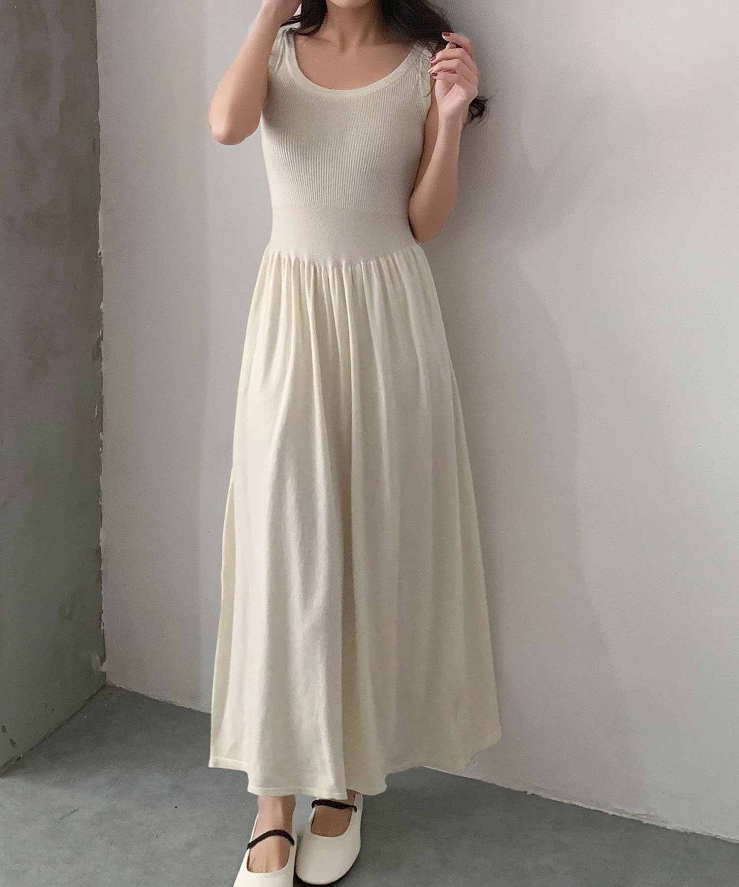 【リバーフィールド アンド コー/RIVER FIELD & Co】のノースリーブ ウエスト切替 マキシワンピース インテリア・キッズ・メンズ・レディースファッション・服の通販 founy(ファウニー) 　ファッション　Fashion　レディースファッション　Fashion for Women　ワンピース　Dresses　マキシ丈ワンピース・ロングドレス　Maxi Dresses / Long One-Pieces　ギャザー　Gathered, Ruffled　切替　Switching, Contrast Panel　ノースリーブ　Sleeveless, No-Sleeve　フレア　Flare, Flared　マキシ　Maxi, Full Length　リラックス　Relax, Relaxed Fit　再入荷　Restock / Back in Stock　IV|ID: prp329100004977451 ipo3291000000037305312