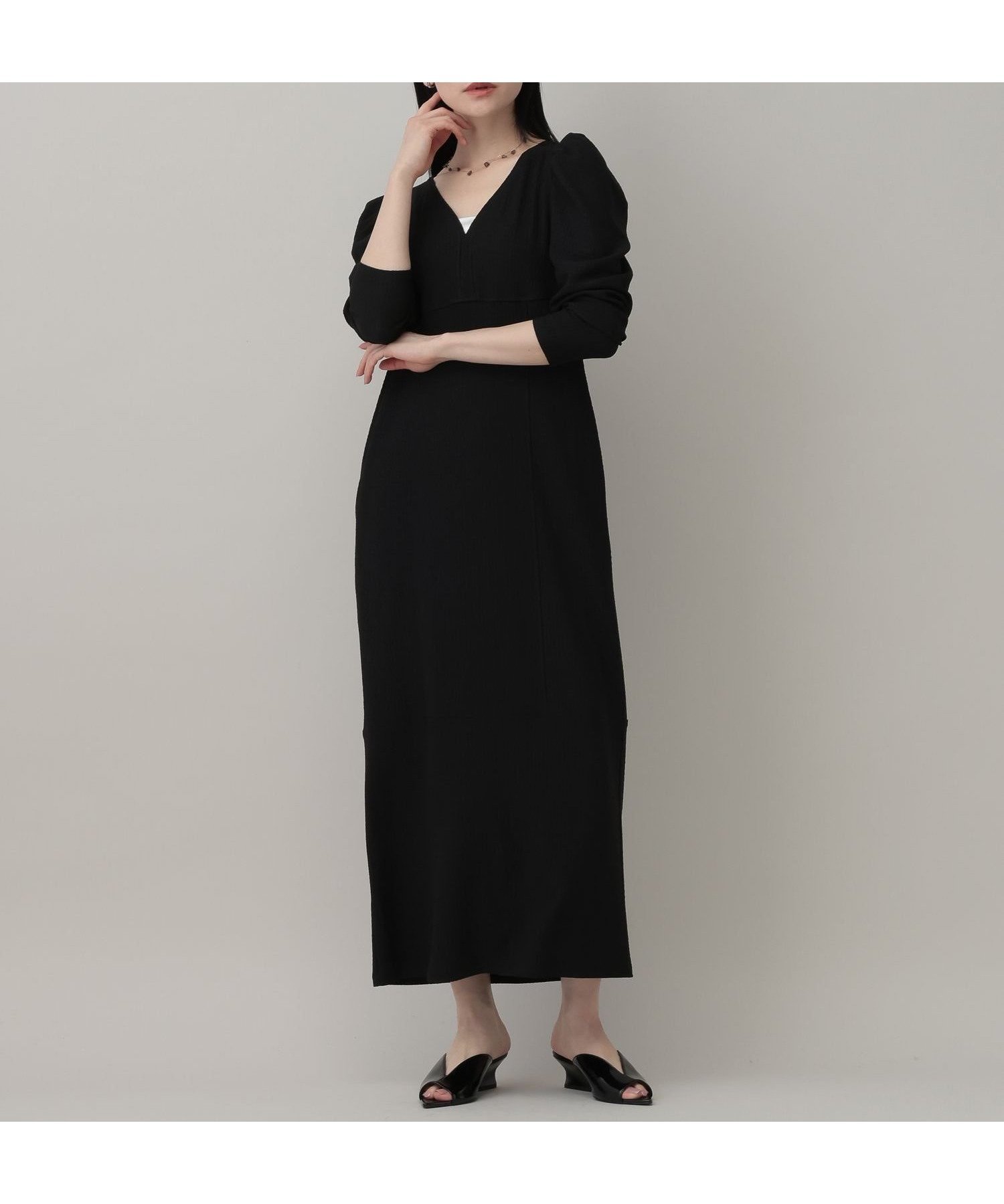 【アパートバイローリーズ/apart by lowrys】のテクスチャーパフVワンピース インテリア・キッズ・メンズ・レディースファッション・服の通販 founy(ファウニー) 　ファッション　Fashion　レディースファッション　Fashion for Women　ワンピース　Dresses　ストレッチ　Stretch, Stretchy Fabric　スニーカー　Sneakers, Trainers　トレンド　Trend, Trending Now　ポケット　Pocket, Pocket Detail　ブラック09|ID: prp329100004977468 ipo3291000000037305367