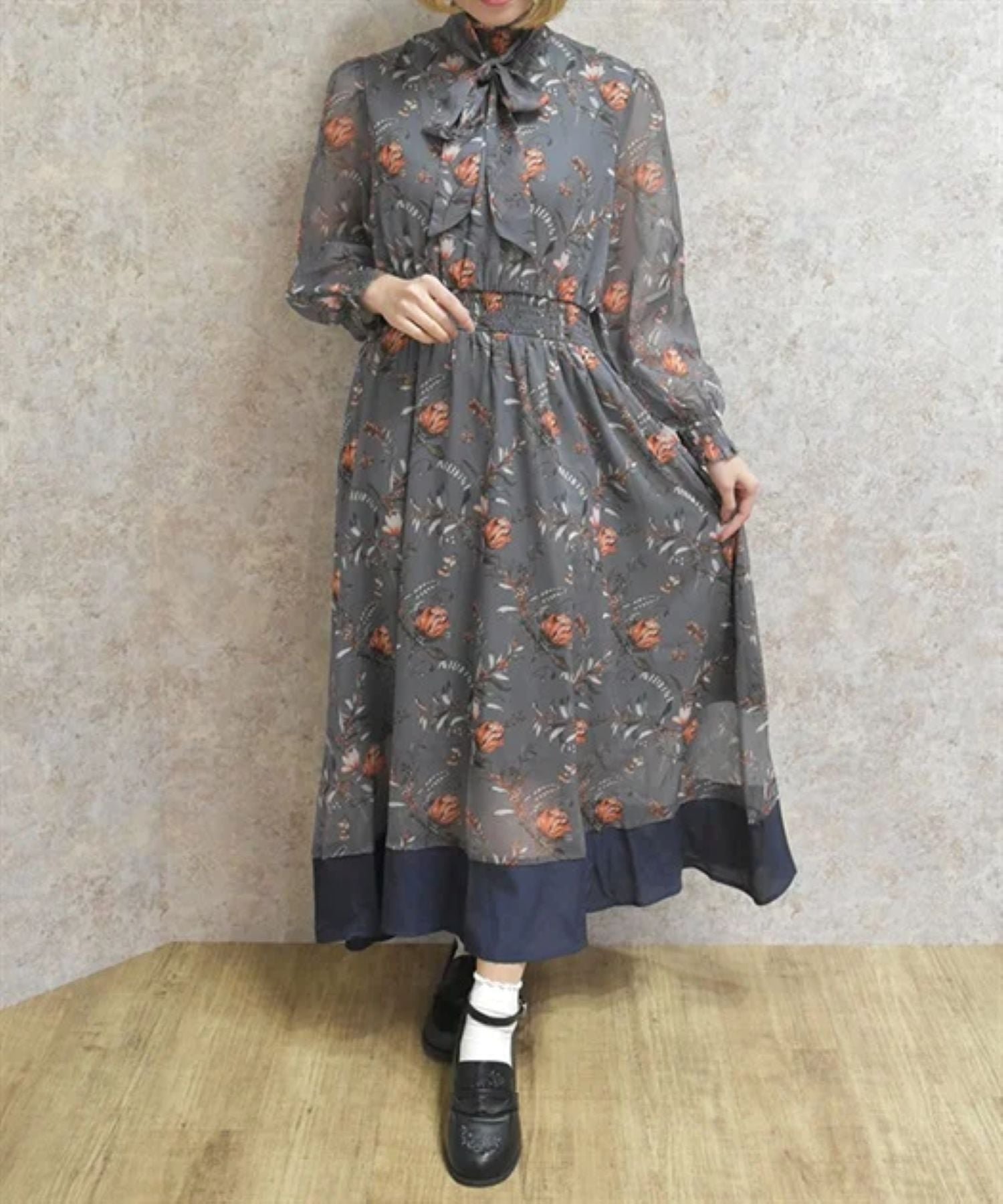 【アクシーズファム/axes femme】の総柄ワンピース インテリア・キッズ・メンズ・レディースファッション・服の通販 founy(ファウニー) 　ファッション　Fashion　レディースファッション　Fashion for Women　ワンピース　Dresses　フロント　Front, Front Design　プリント　Print, Printed Pattern　リボン　Ribbon, Bow　エレガント 上品　Elegant　グレー|ID: prp329100004977469 ipo3291000000037305370